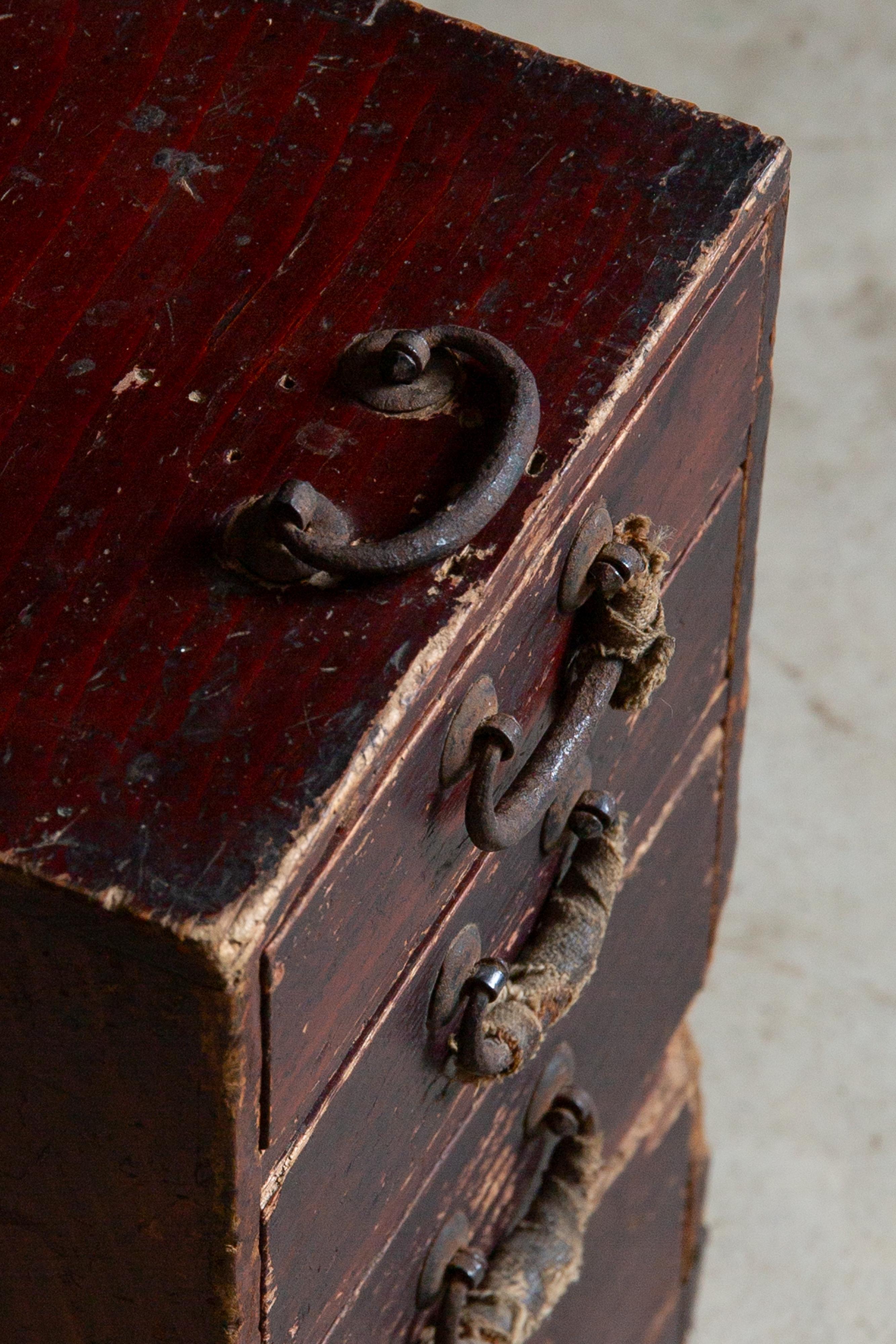 1916 Japanese antique small box chest of drawers w/ Boro ribbon, wabi sabi tansu For Sale 7