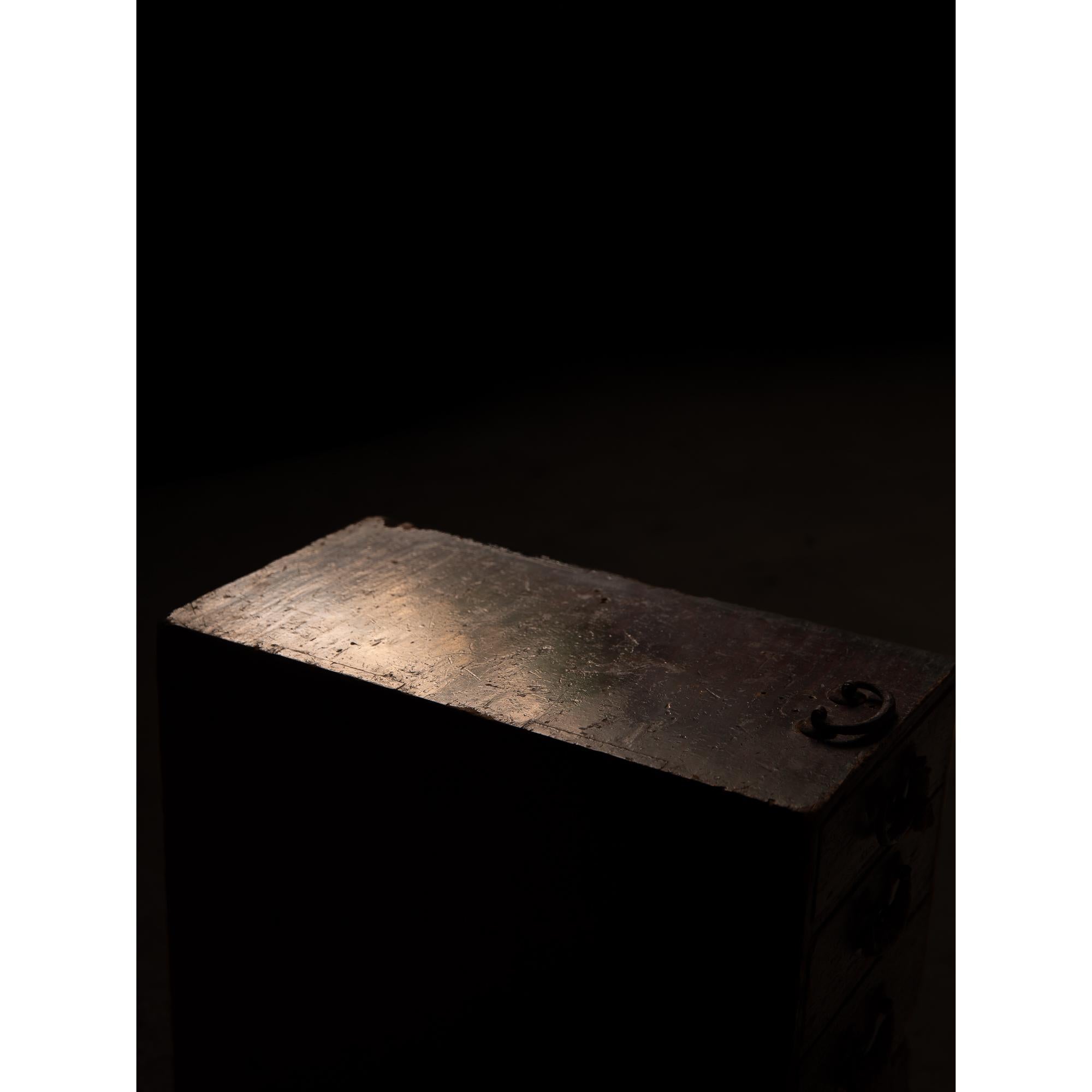 Japanese antique small box chest of drawers, 1916. Taisho wabi sabi urushi tansu in vendita 8