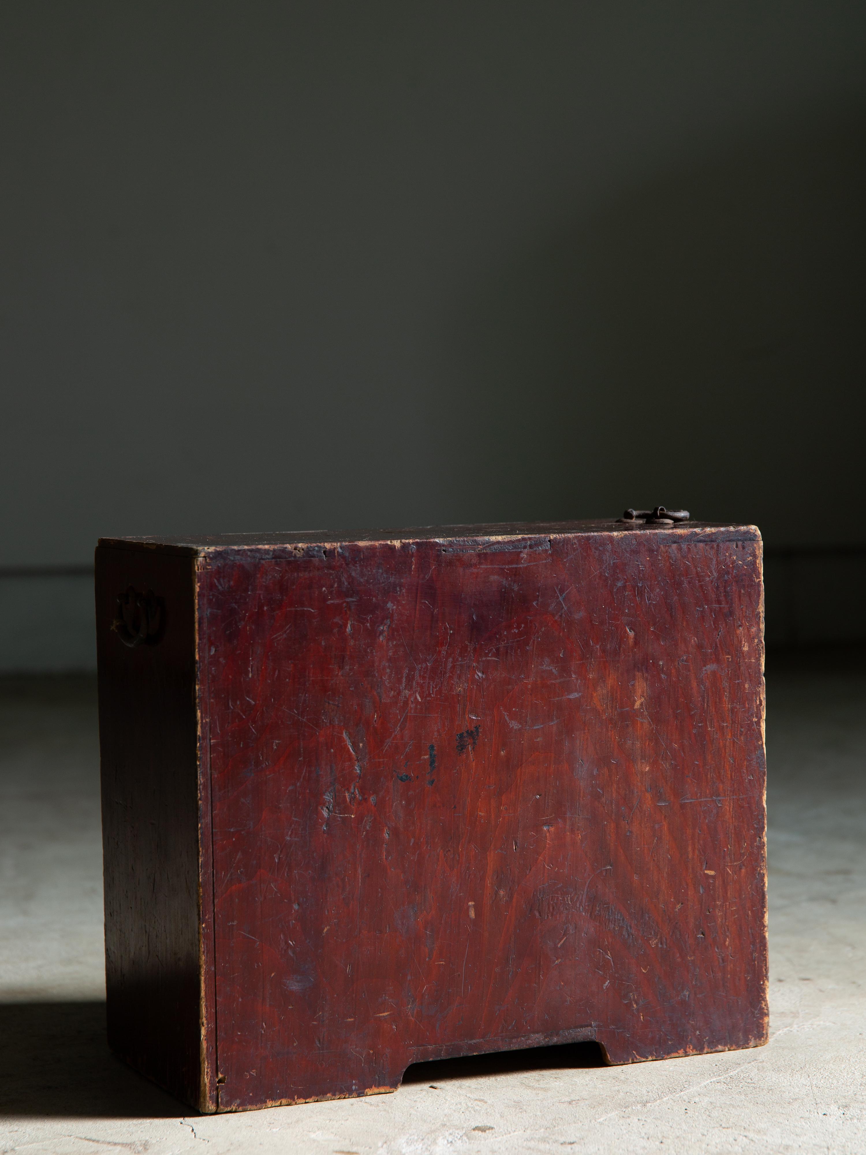 1916 Japanese antique small box chest of drawers w/ Boro ribbon, wabi sabi tansu In Good Condition For Sale In 常陸大宮市, JP