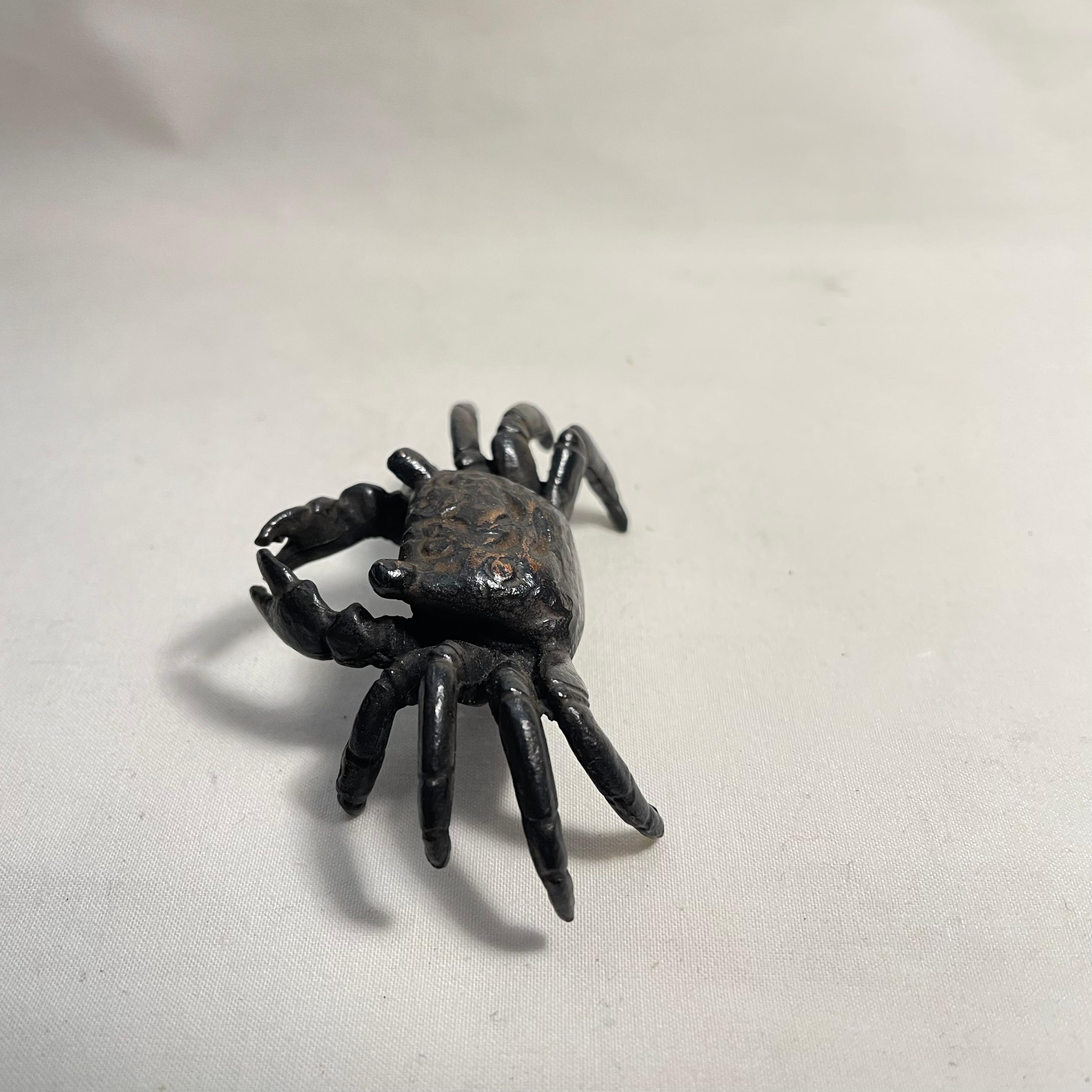 Antike japanische Krabbe aus Bronze, 1930er Jahre, Japanisch (20. Jahrhundert) im Angebot