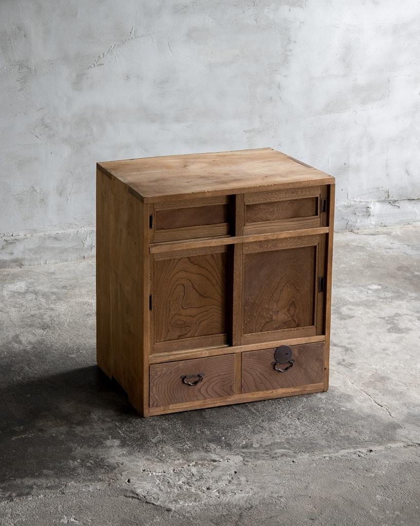 Piccolo mobile antico giapponese con porta di legno, epoca Taisho'1912-1926'Wabi Sabi in vendita 7