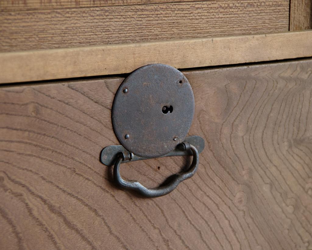 Piccolo mobile antico giapponese con porta di legno, epoca Taisho'1912-1926'Wabi Sabi in vendita 10