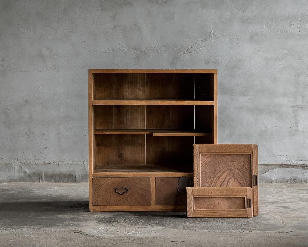 Piccolo mobile antico giapponese con porta di legno, epoca Taisho'1912-1926'Wabi Sabi In condizioni buone in vendita a Hitachiomiya-shi, 08
