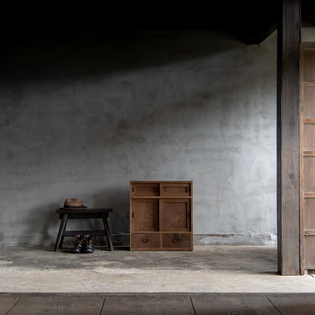 Piccolo mobile antico giapponese con porta di legno, epoca Taisho'1912-1926'Wabi Sabi in vendita 2