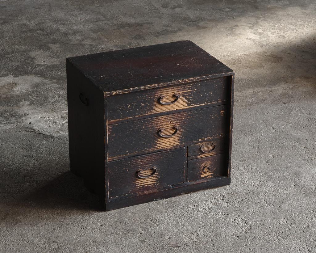 Cassettone antico giapponese, epoca Edo (Tenpō 1830-1844), Wabi-Sabi in vendita 14