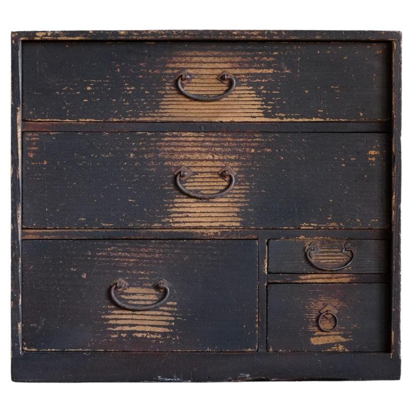 Petite commode ancienne japonaise, ère Edo (Tenpō 1830-1844), Wabi-Sabi