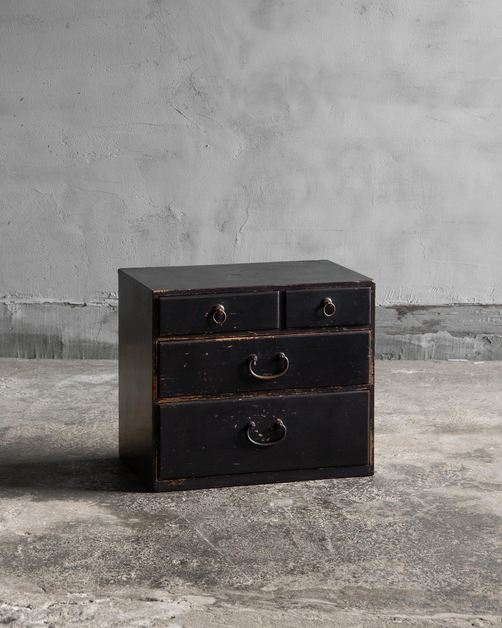 This antique small chest of drawers was crafted in the Keio Era (1867).

Made from Japanese cedar and finished with traditional Japanese lacquer (urushi), the surface has developed areas of natural wear and fading over time, revealing a rich, aged