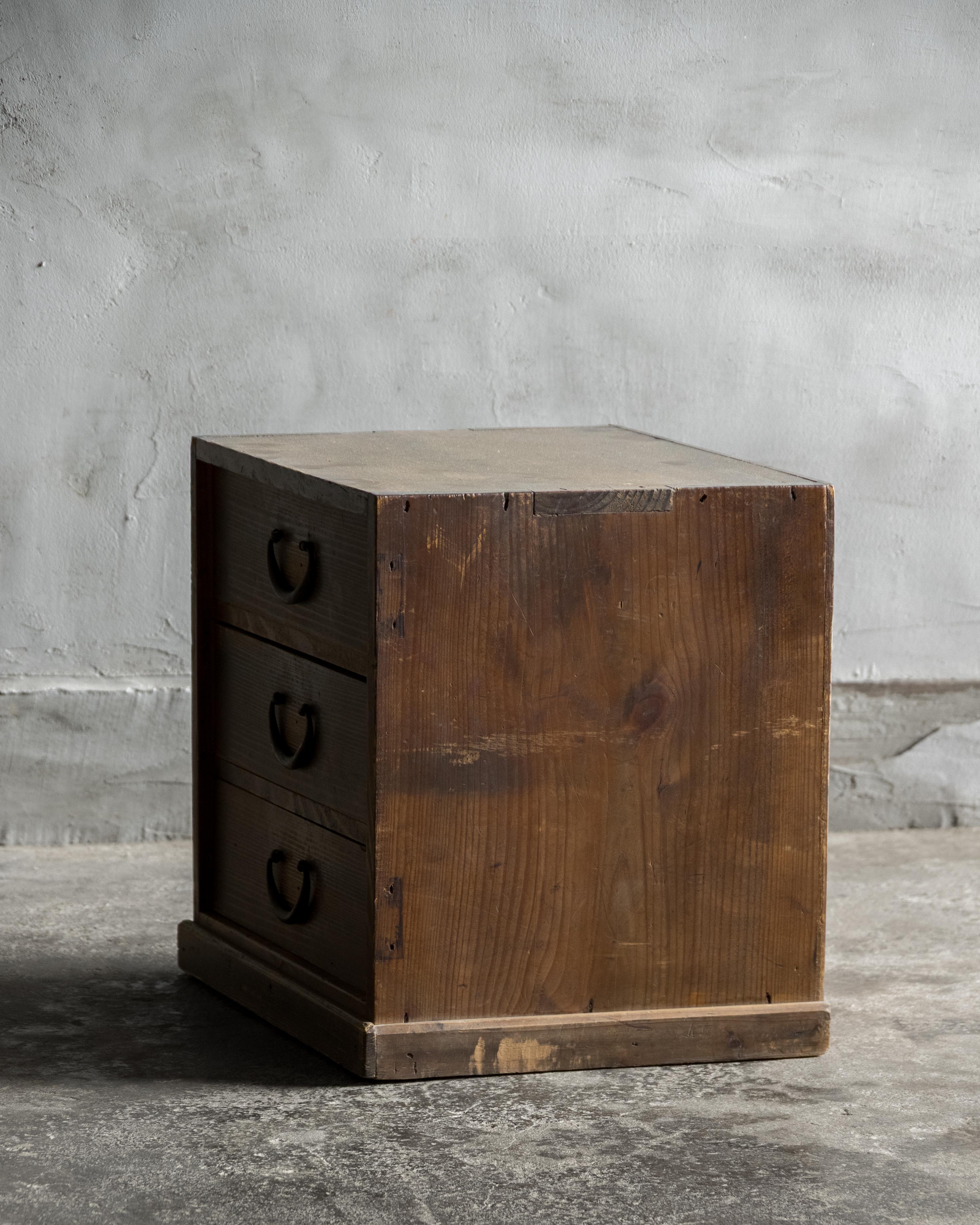Cassettone antico giapponese (Kohikidashi), epoca Taisho (1912-1926) in vendita 1