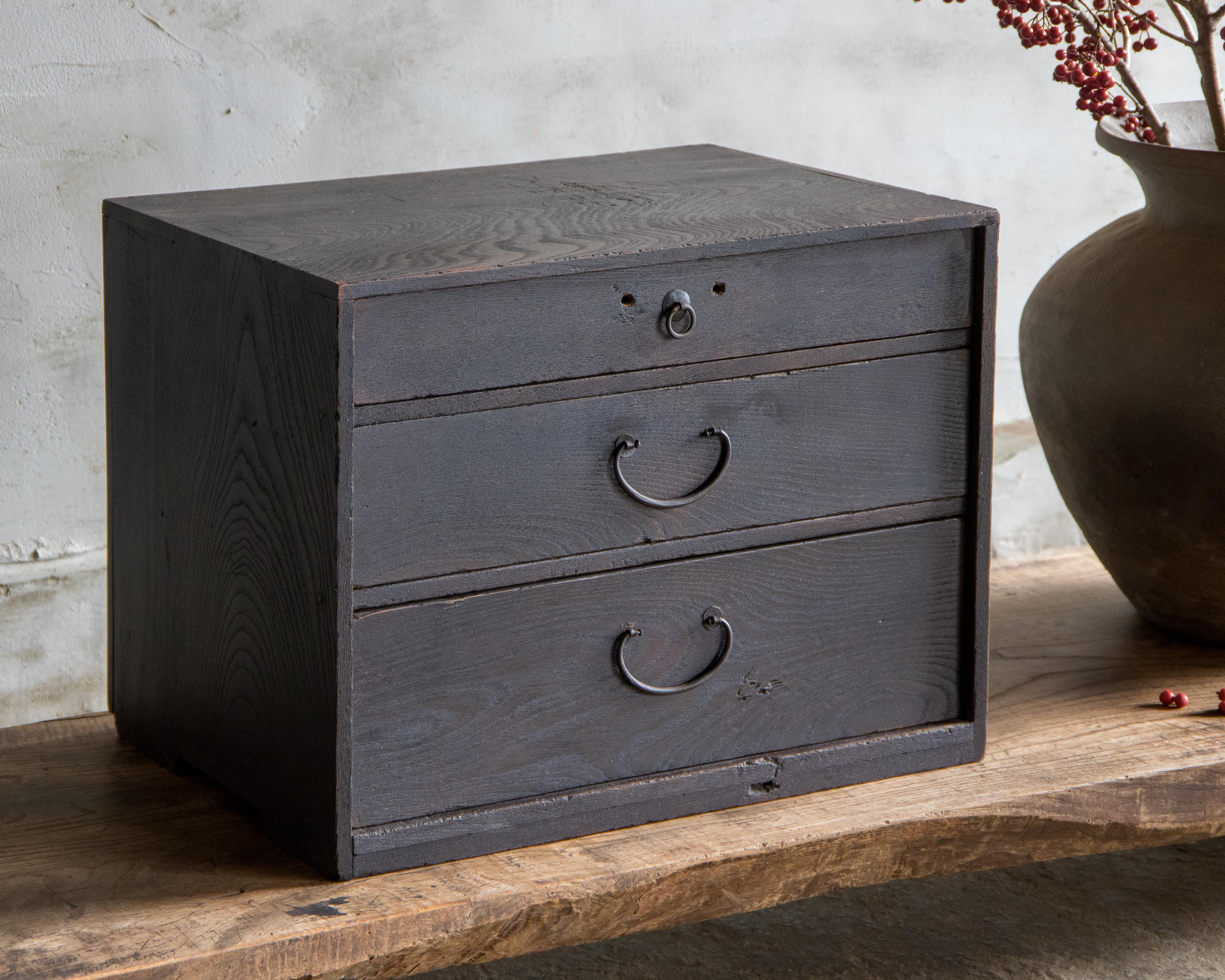 Cassettone antico giapponese, epoca Meiji (1868-1912), Wabi Sabi in vendita 7