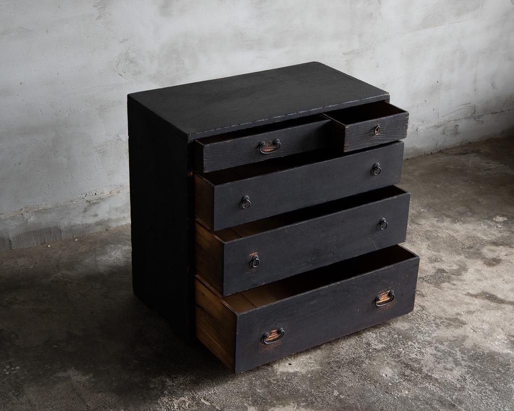Cèdre Petite commode ancienne japonaise, ère Meiji '1868-1912', Wabi Sabi en vente