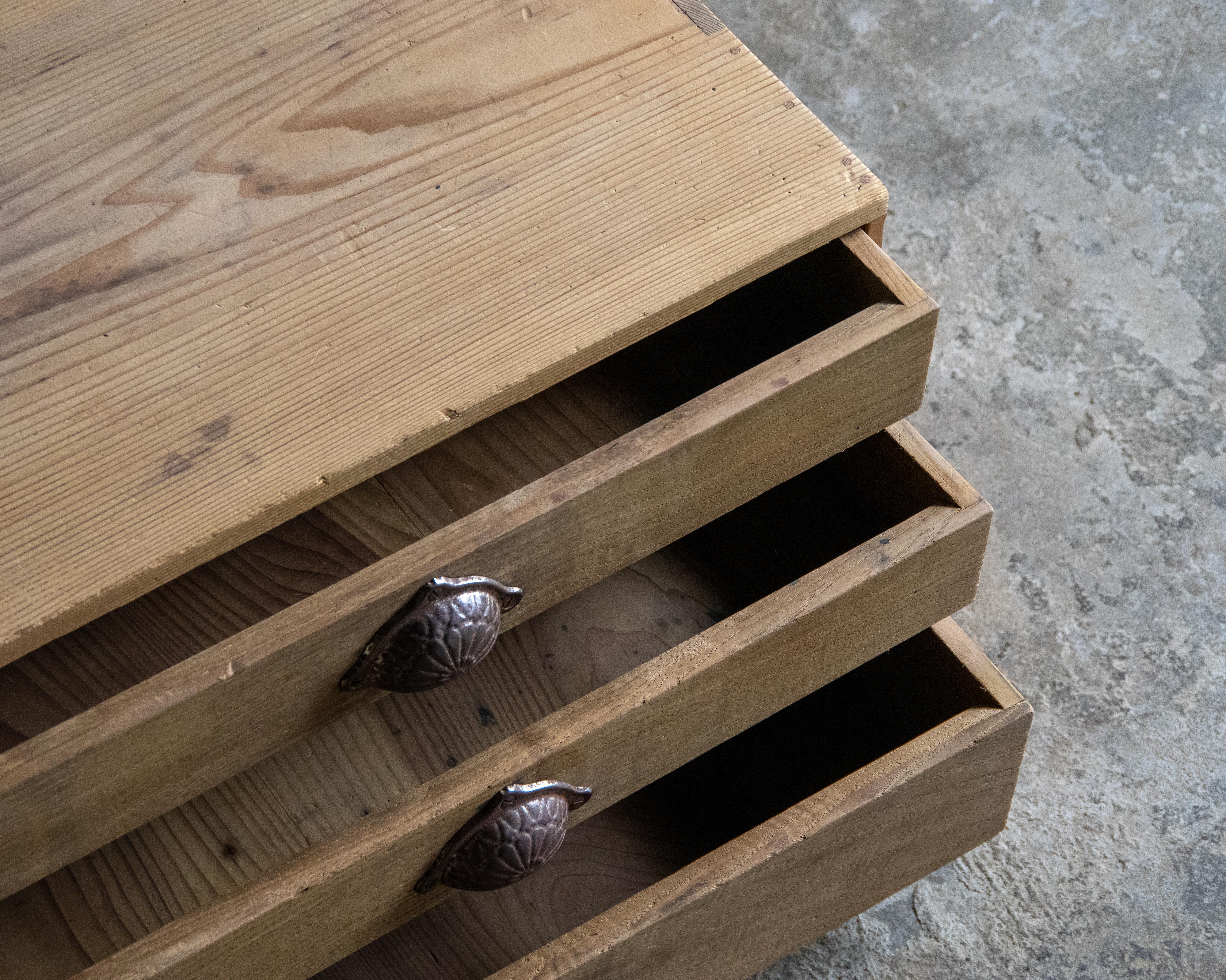 Japanese Antique Small Chest of Drawers, Taisho Era (1912–1926), Wabi Sabi For Sale 5