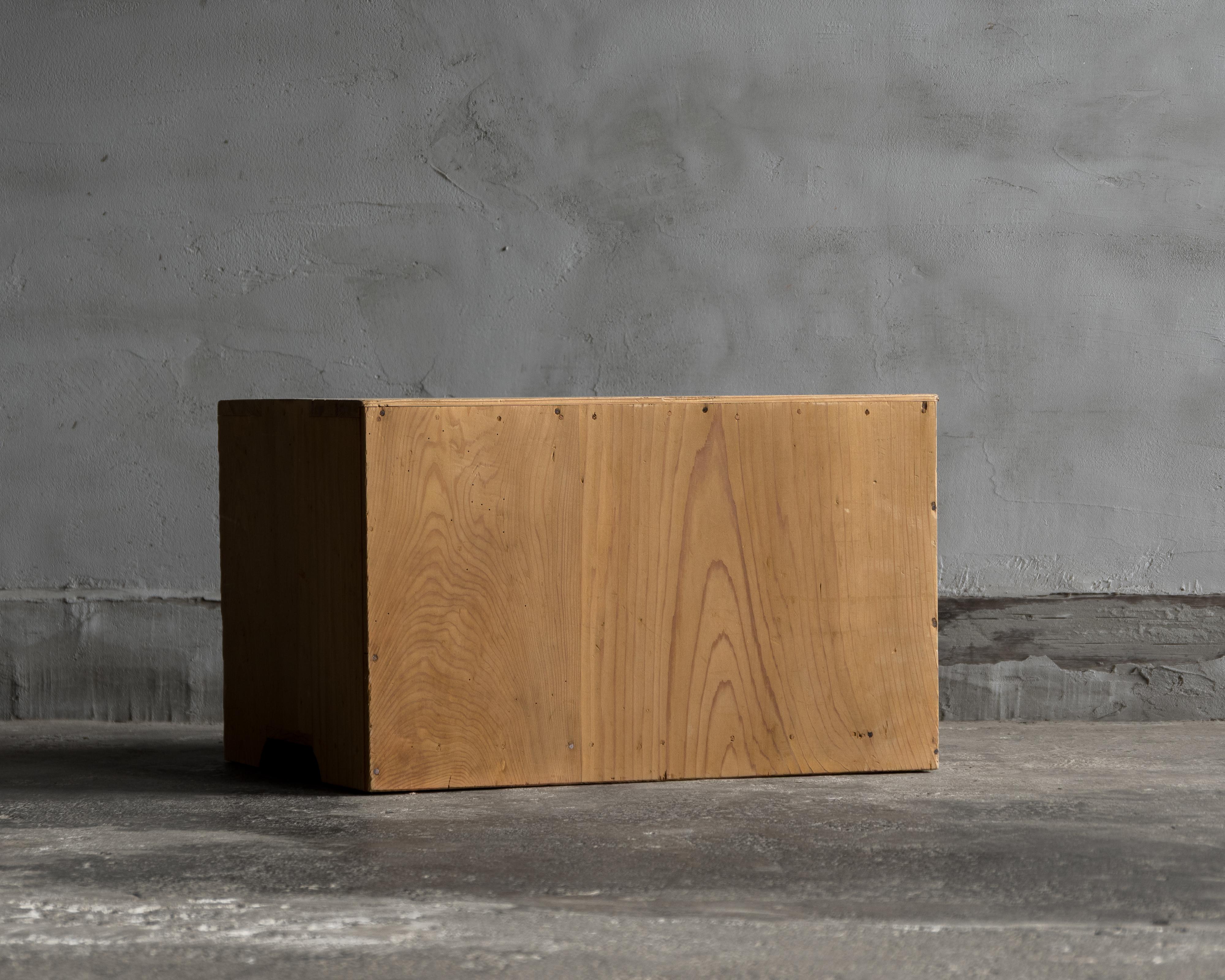 20th Century Japanese Antique Small Chest of Drawers, Taisho Era (1912–1926), Wabi Sabi For Sale