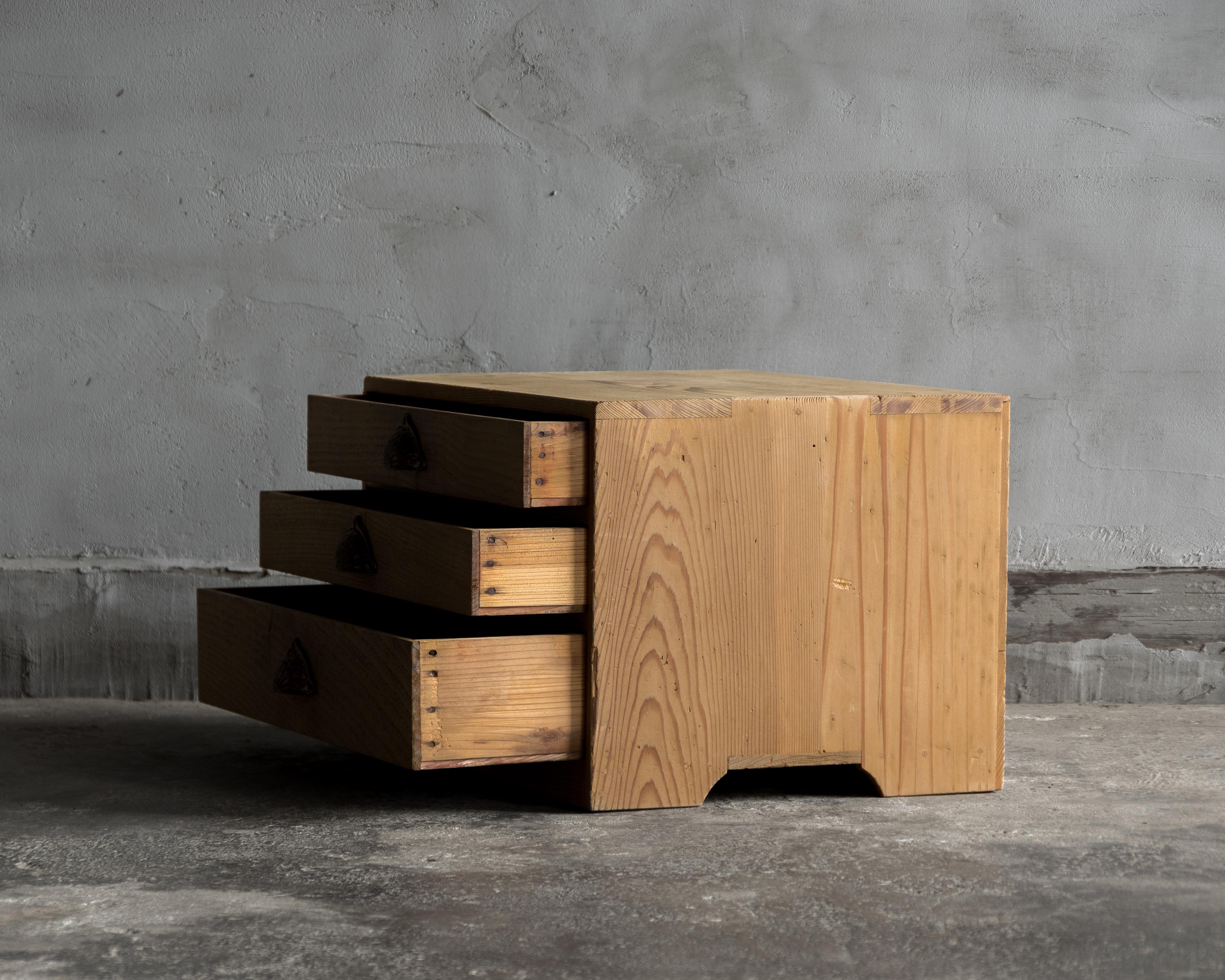 Chestnut Japanese Antique Small Chest of Drawers, Taisho Era (1912–1926), Wabi Sabi For Sale