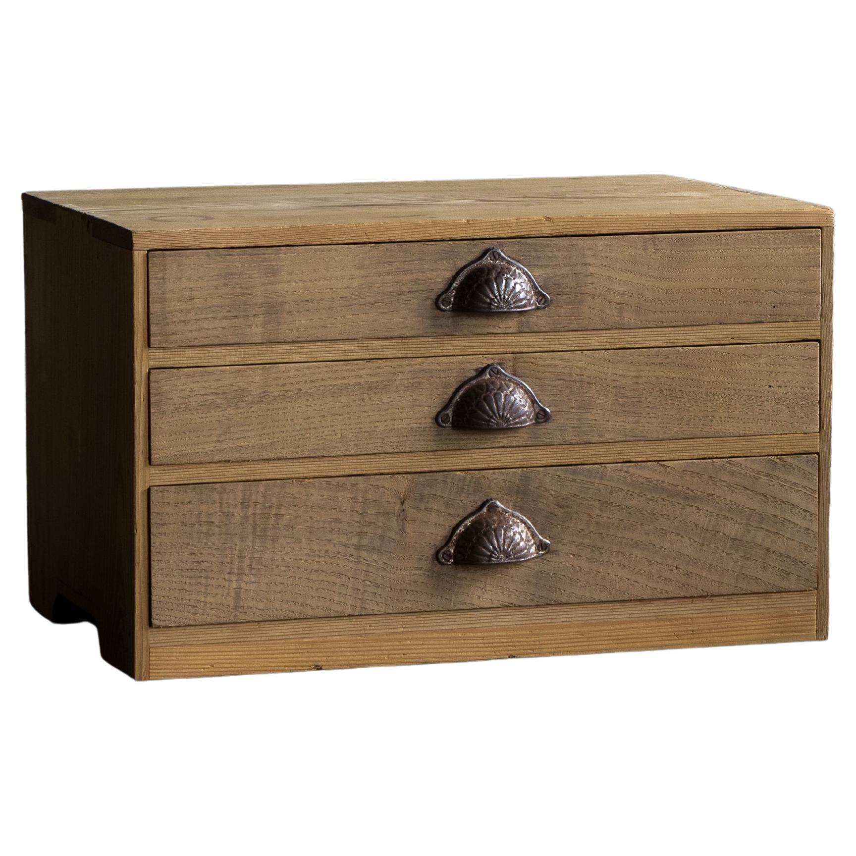 Japanese Antique Small Chest of Drawers, Taisho Era (1912–1926), Wabi Sabi For Sale