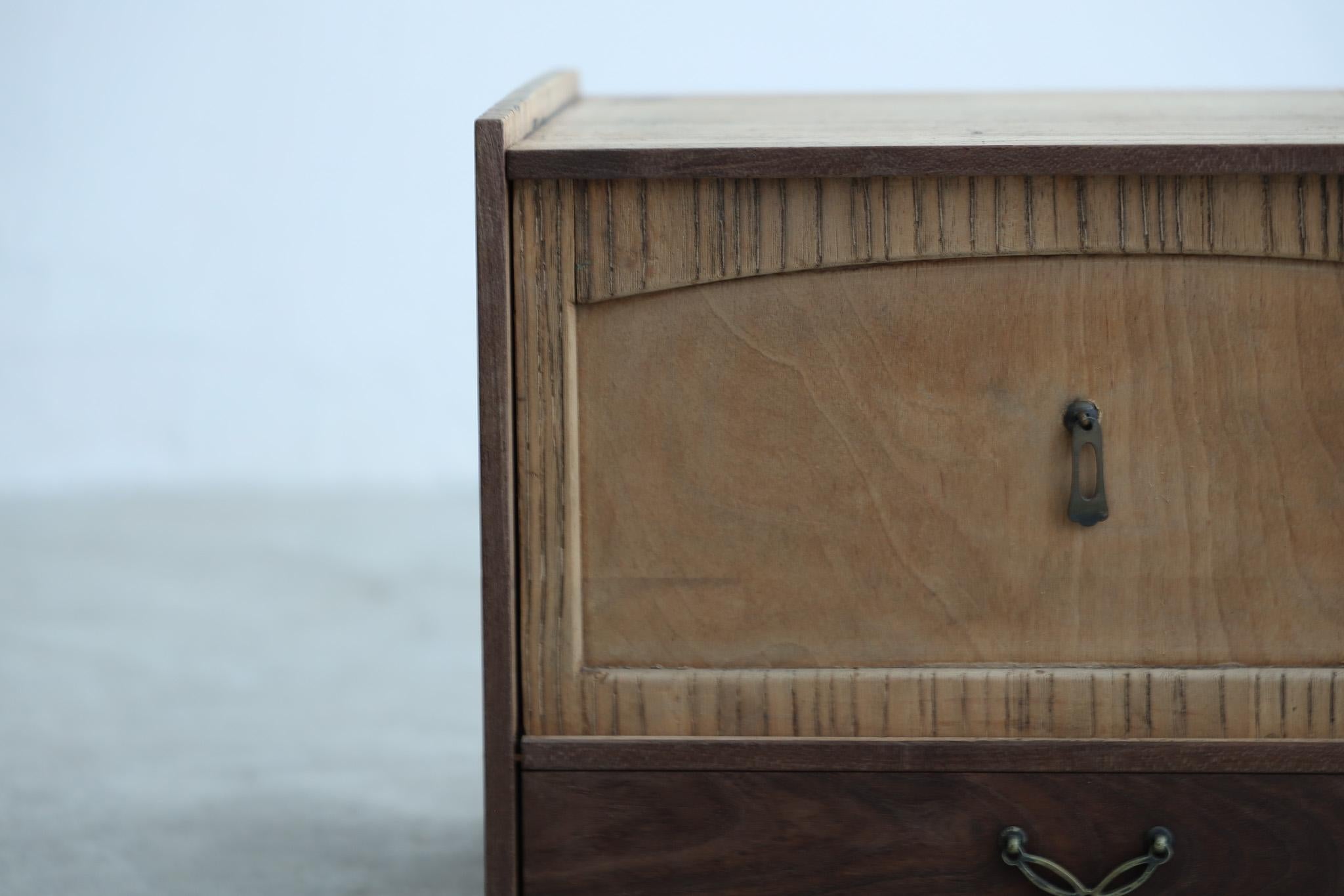 Japanische antike kleine Kommoden, Tansu, Wabi-Sabi (Holz) im Angebot