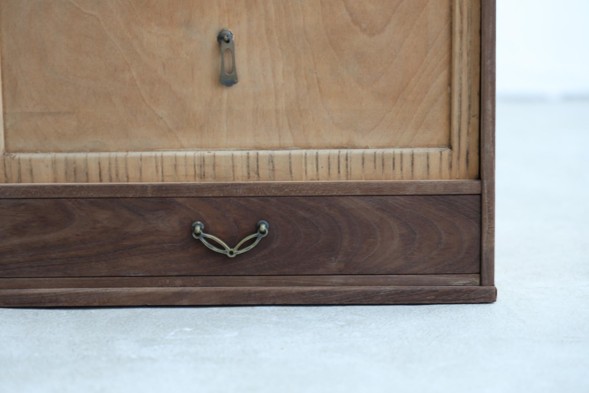 Japanische antike kleine Kommoden, Tansu, Wabi-Sabi im Angebot 1