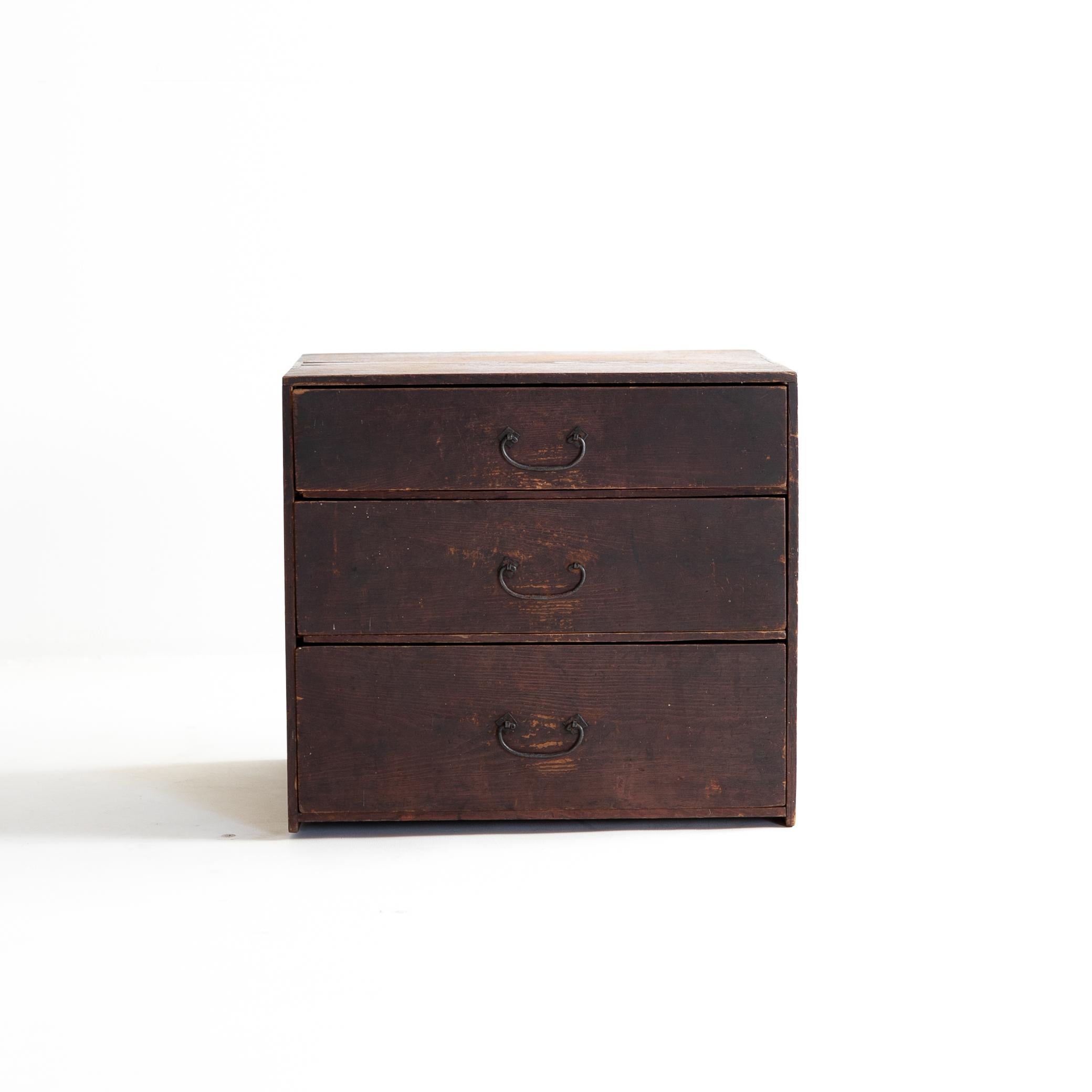 Very old Japanese small drawer.
It was made in the Meiji period (1860s-1900s).
It is made of cedar wood.
The handles are made of iron.

This drawer is rustic, simple and beautiful.
There is no waste in the design.
It is the ultimate in