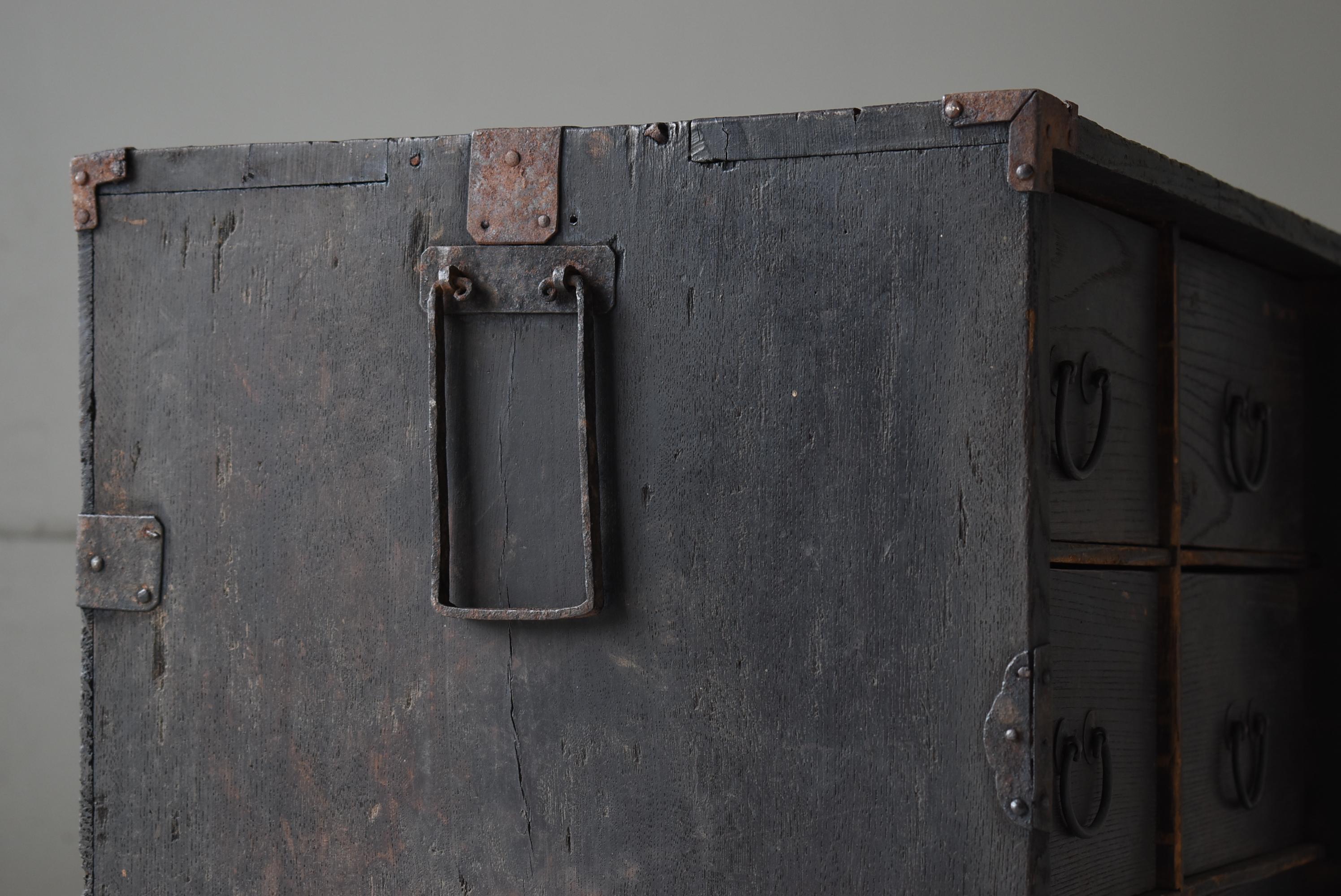 Japanese Antique Small Drawer 1860s-1900s / Nightstand Tansu Wabi Sabi For Sale 3