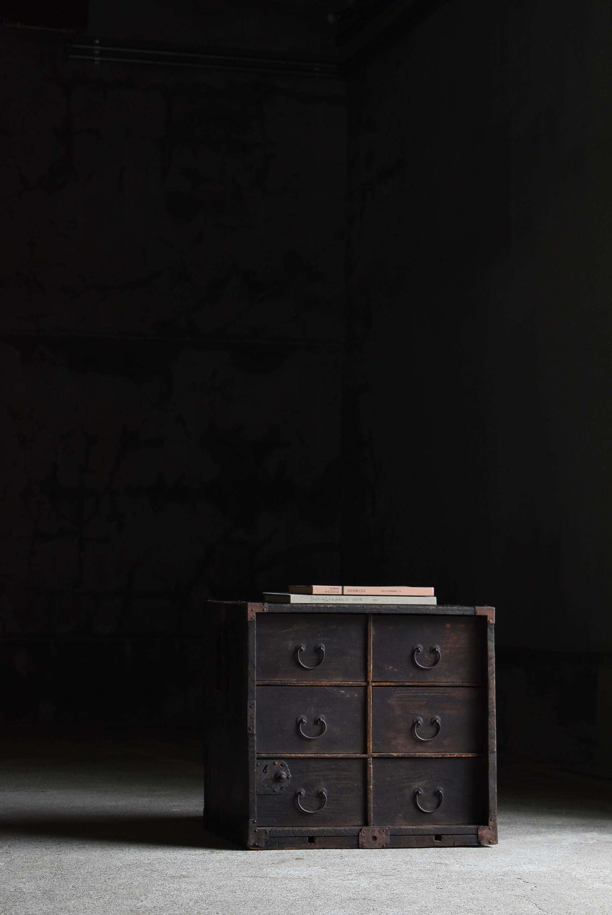 Japanese Antique Small Drawer 1860s-1900s / Nightstand Tansu Wabi Sabi For Sale 8