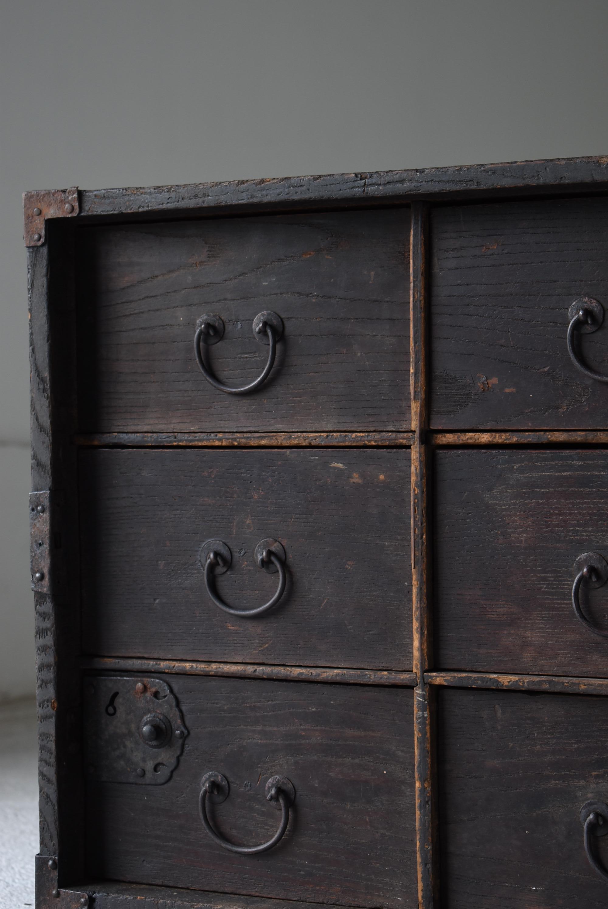 Japanese Antique Small Drawer 1860s-1900s / Nightstand Tansu Wabi Sabi In Good Condition For Sale In Chōsei District Nagara, JP