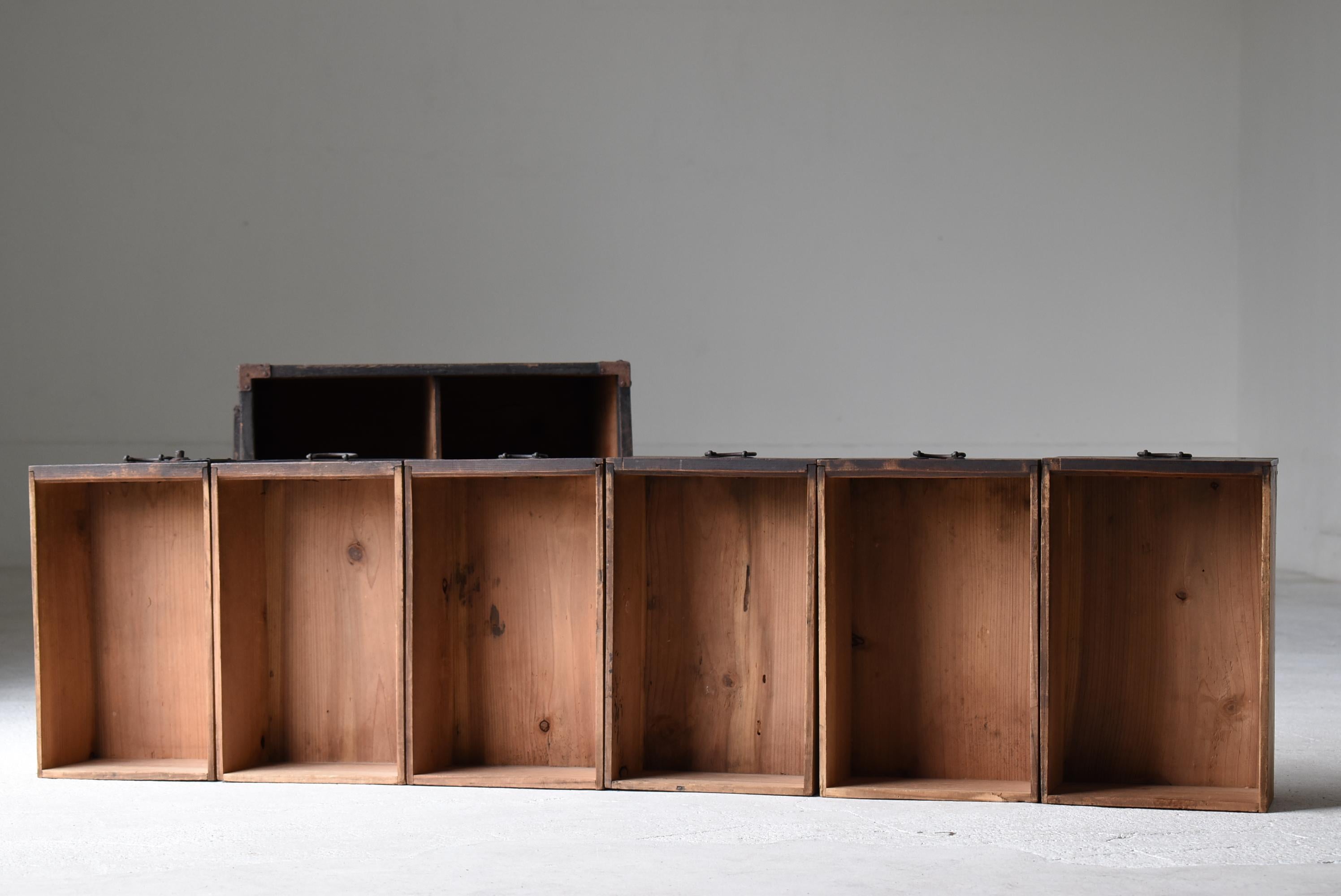 Japanese Antique Small Drawer 1860s-1900s / Nightstand Tansu Wabi Sabi For Sale 1