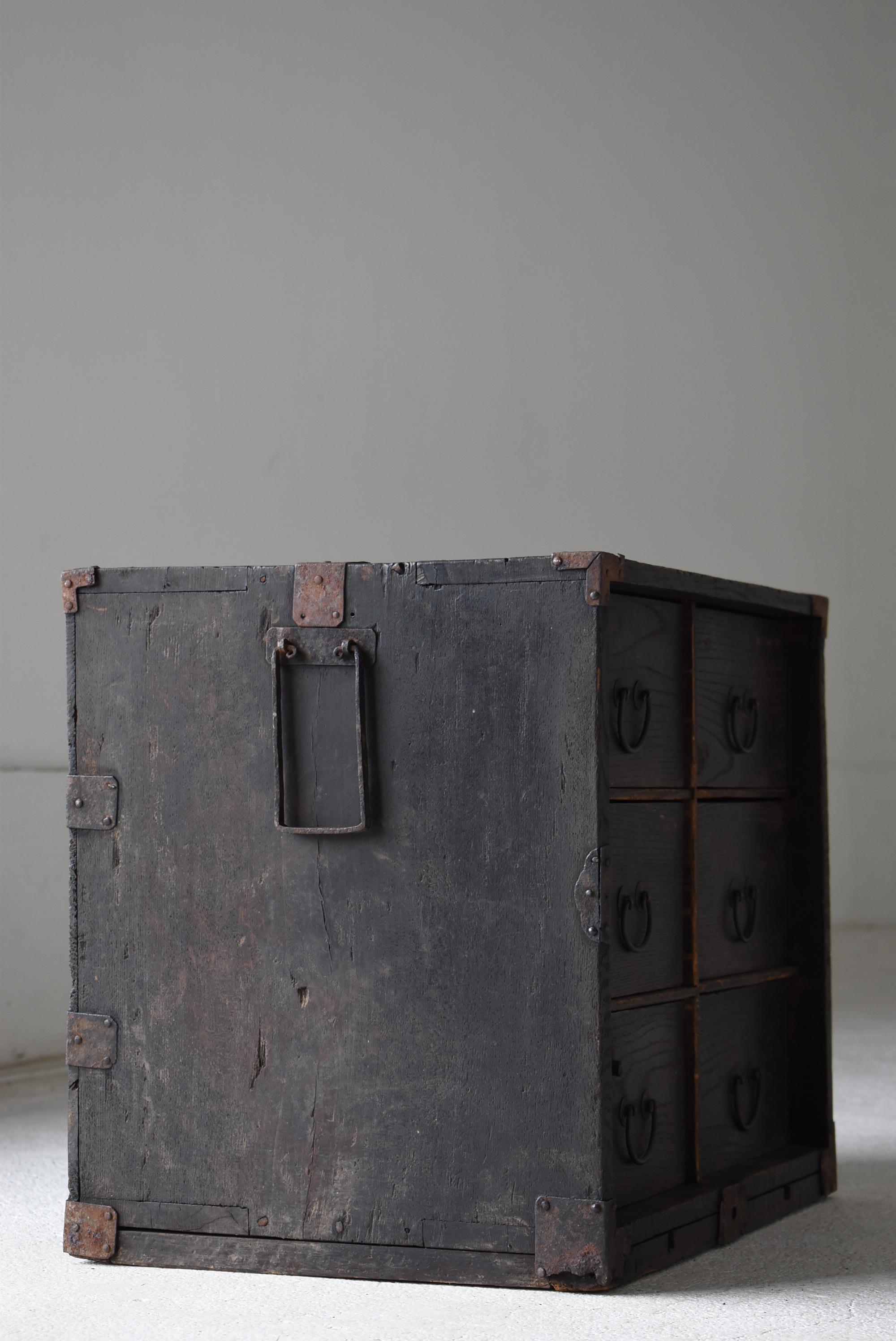 Japanese Antique Small Drawer 1860s-1900s / Nightstand Tansu Wabi Sabi For Sale 2