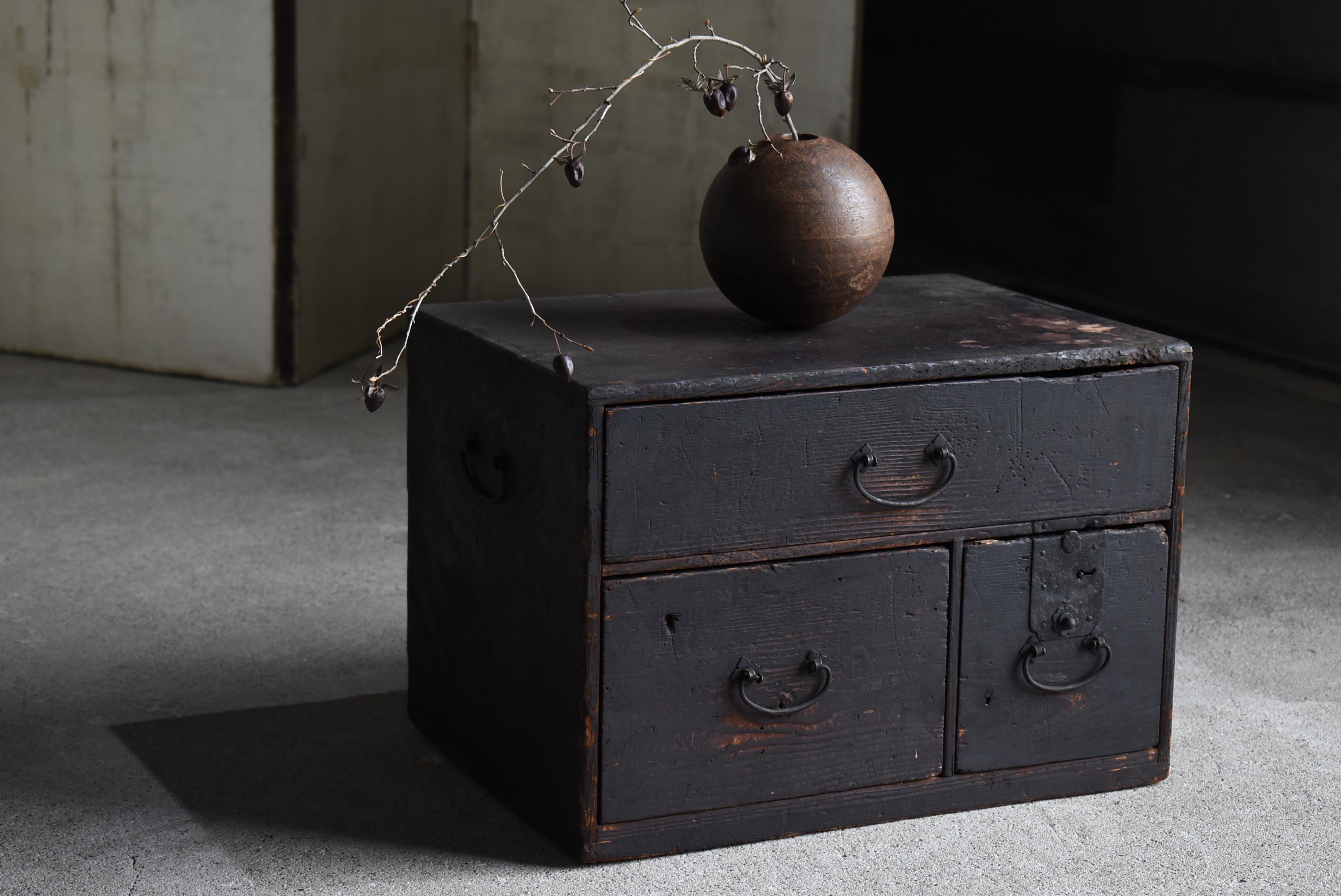 Japanische antike kleine Schublade 1860er-1900er Jahre / Aufbewahrung Tansu Wabisabi (Meiji-Periode)