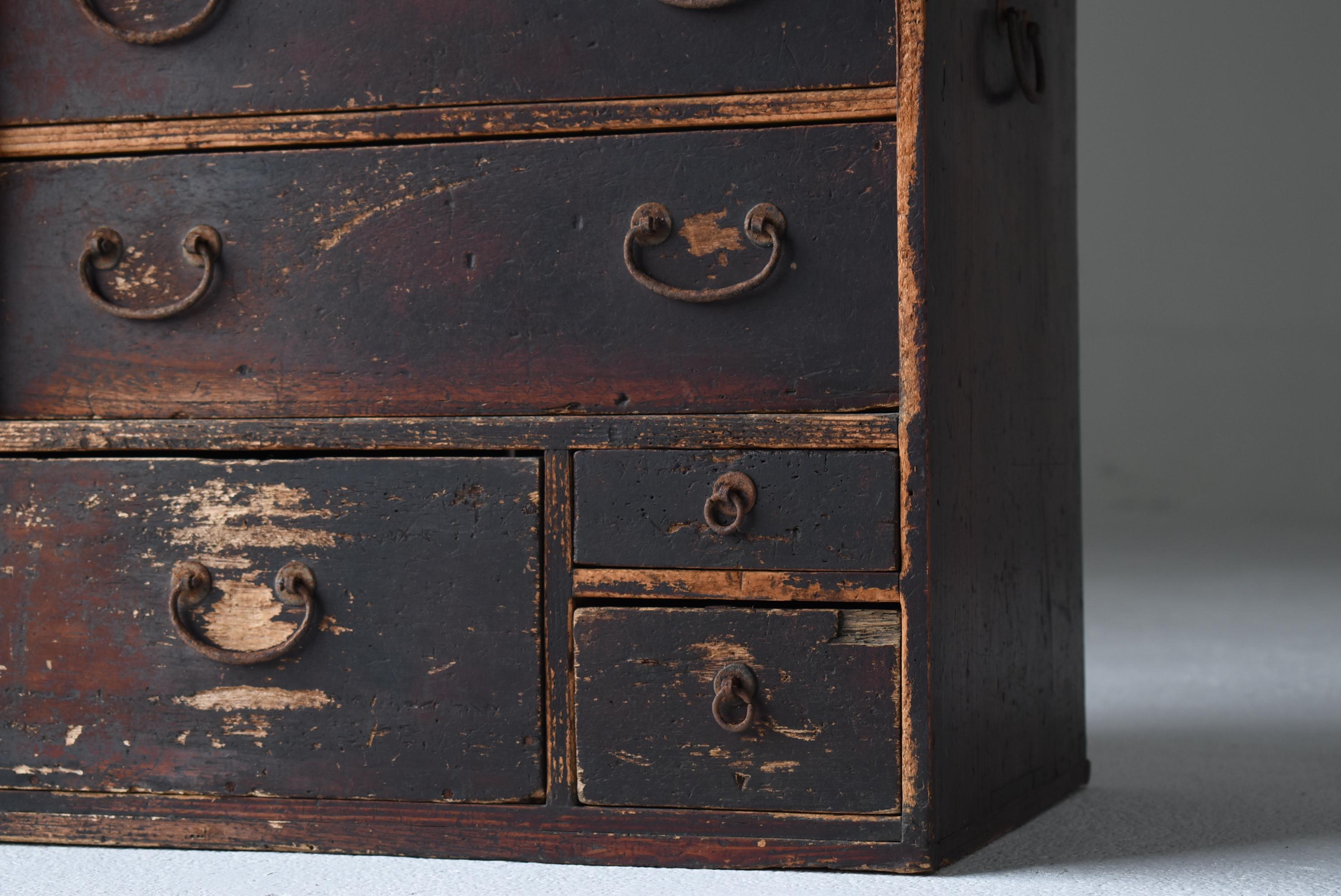 Japanese Antique Small Drawer 1860s-1900s / Tansu Nightstand Wabi Sabi In Good Condition For Sale In Chōsei District Nagara, JP