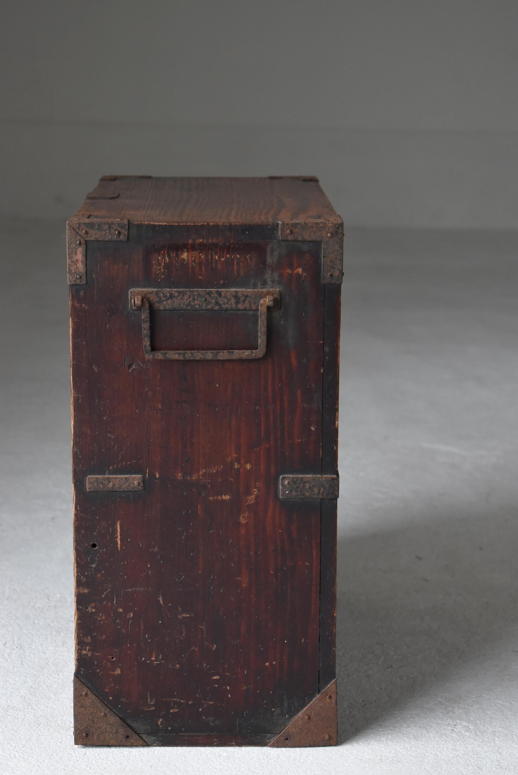 Piccolo cassetto antico giapponese degli anni 1860-1920 / Comodino Tansu Wabi Sabi in vendita 4