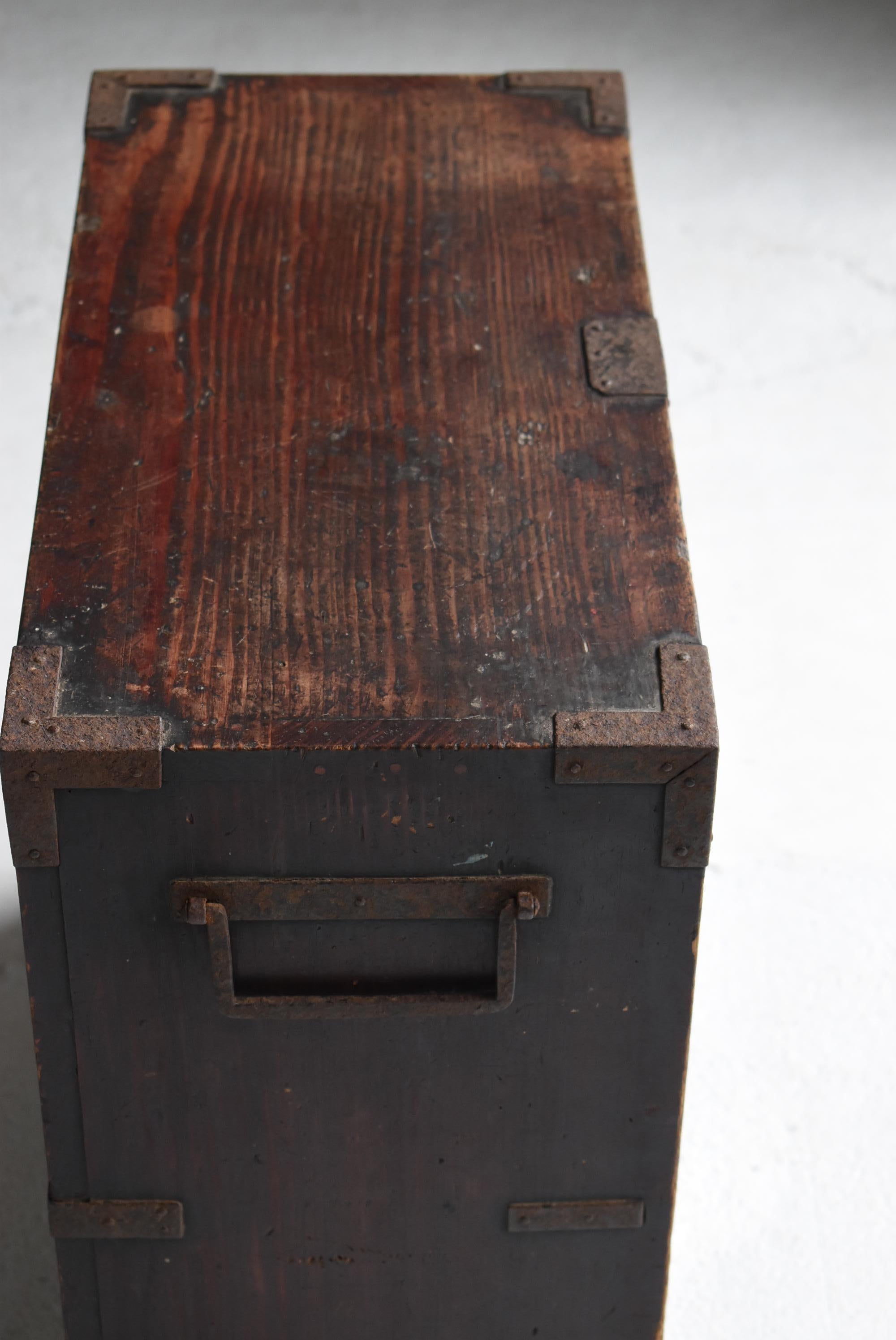 Piccolo cassetto antico giapponese degli anni 1860-1920 / Comodino Tansu Wabi Sabi in vendita 5