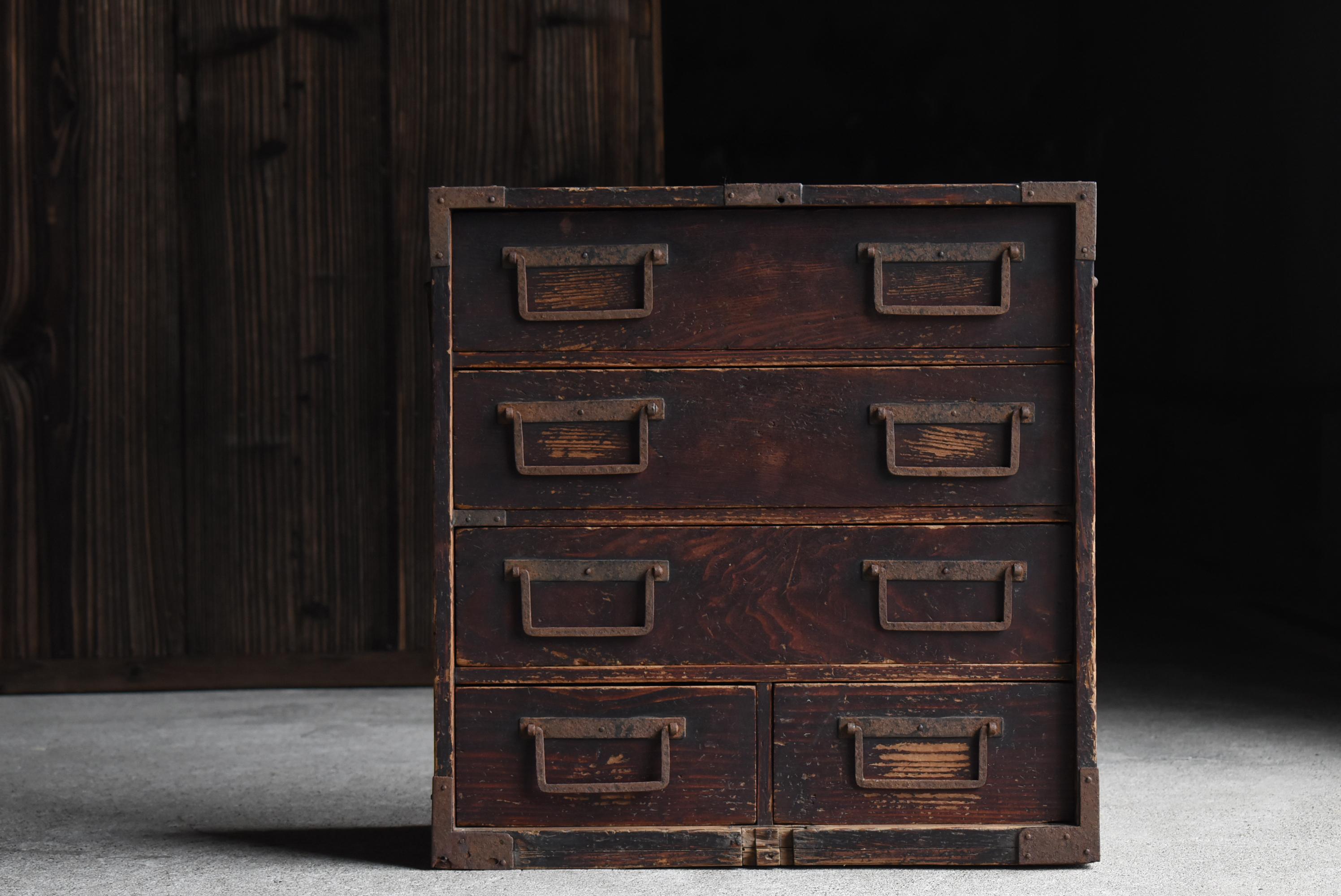 Piccolo cassetto antico giapponese degli anni 1860-1920 / Comodino Tansu Wabi Sabi in vendita 6