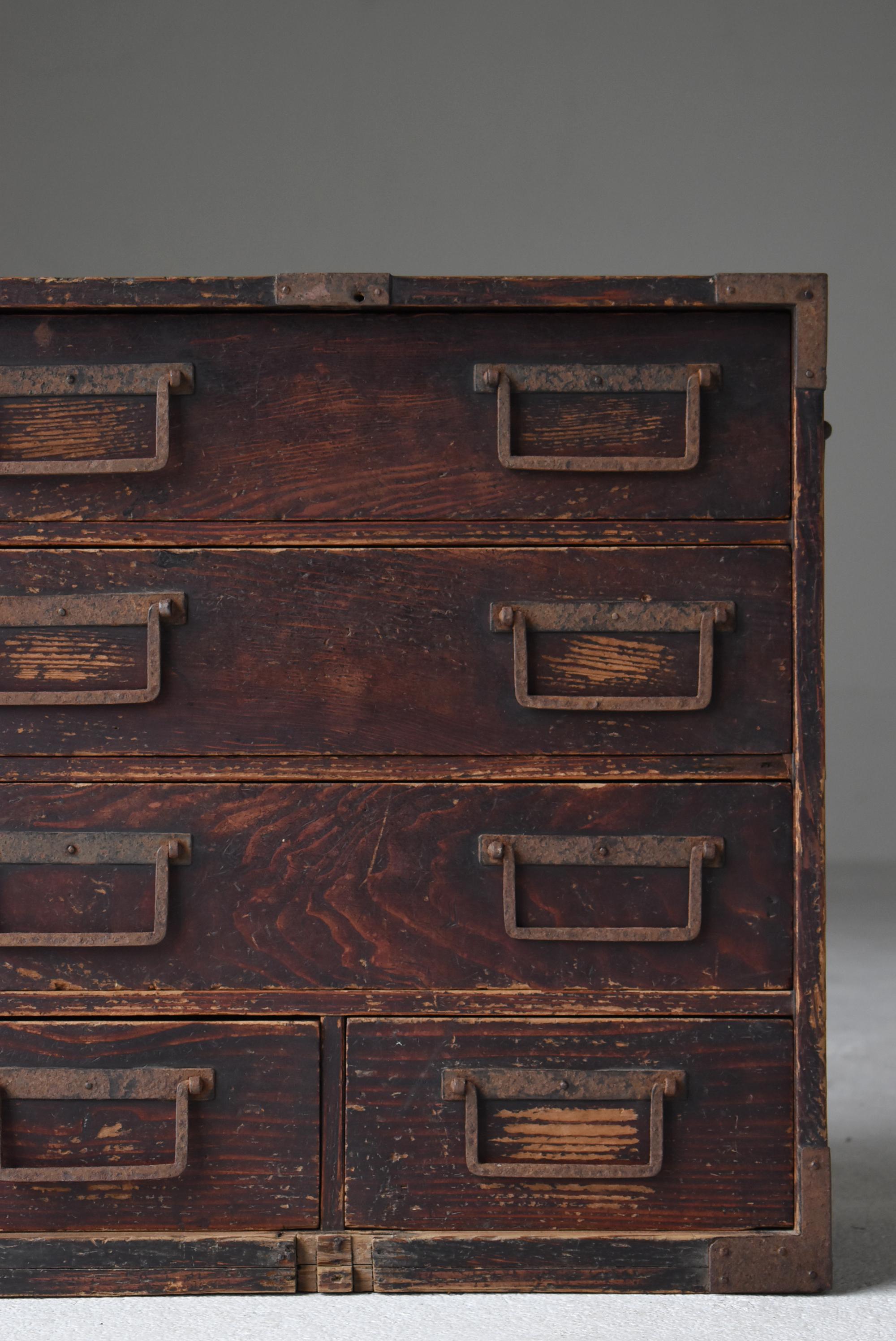 Falegnameria Piccolo cassetto antico giapponese degli anni 1860-1920 / Comodino Tansu Wabi Sabi in vendita