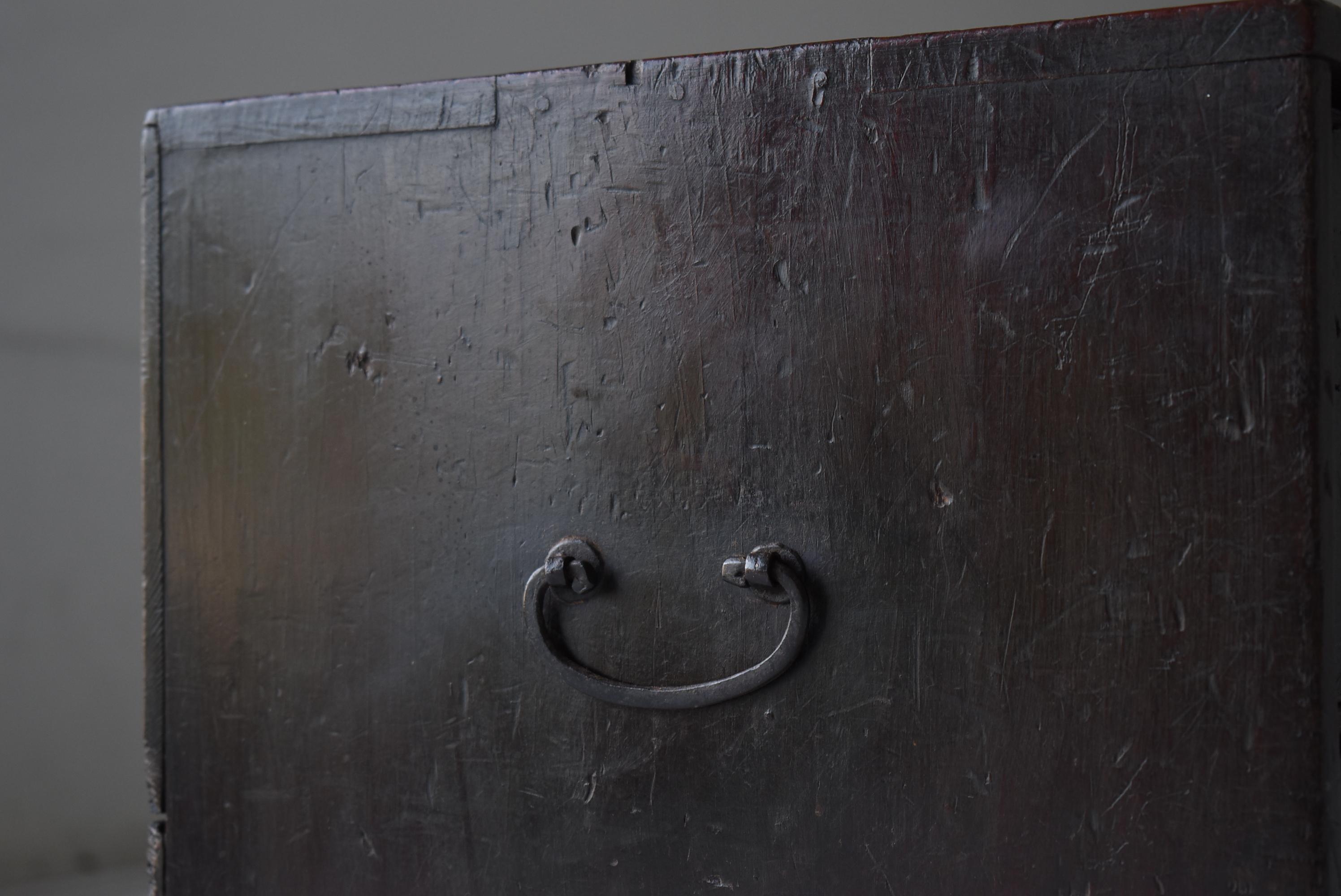 Cajonera japonesa antigua 1860-1920 / Tansu Mesilla de noche Wabisabi en venta 2