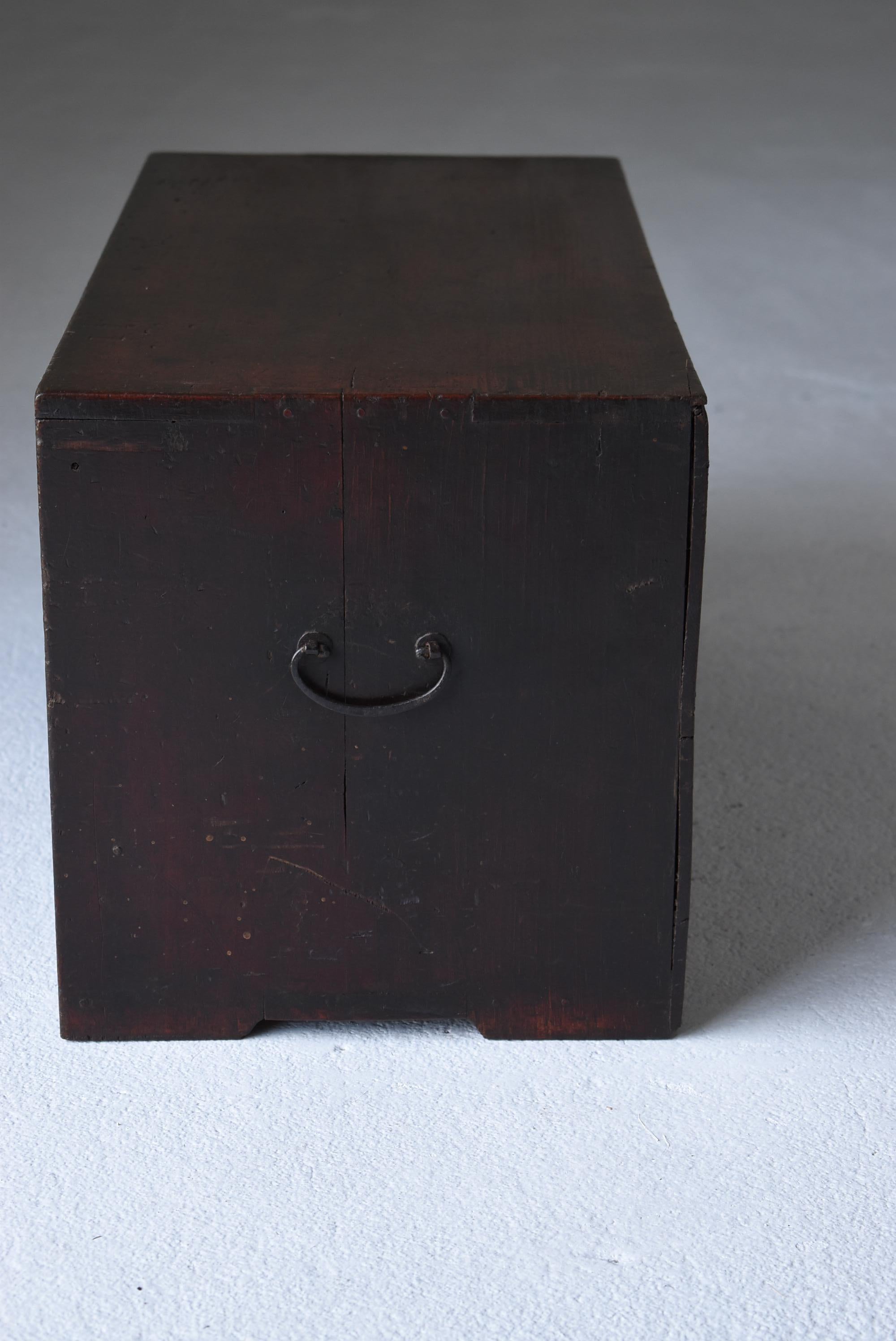 Cajonera japonesa antigua 1860-1920 / Tansu Mesilla de noche Wabisabi en venta 4