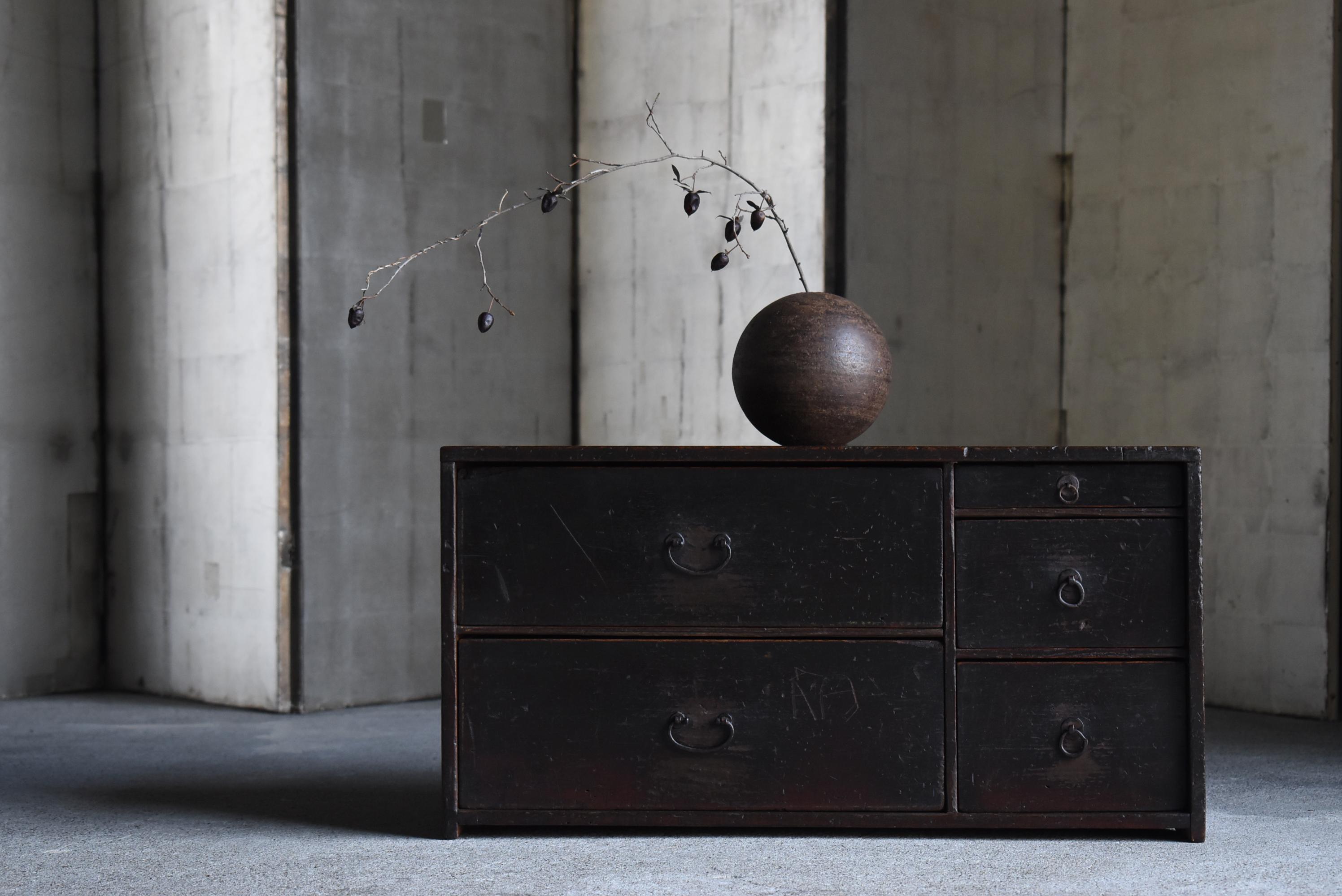 Cajonera japonesa antigua 1860-1920 / Tansu Mesilla de noche Wabisabi en venta 6