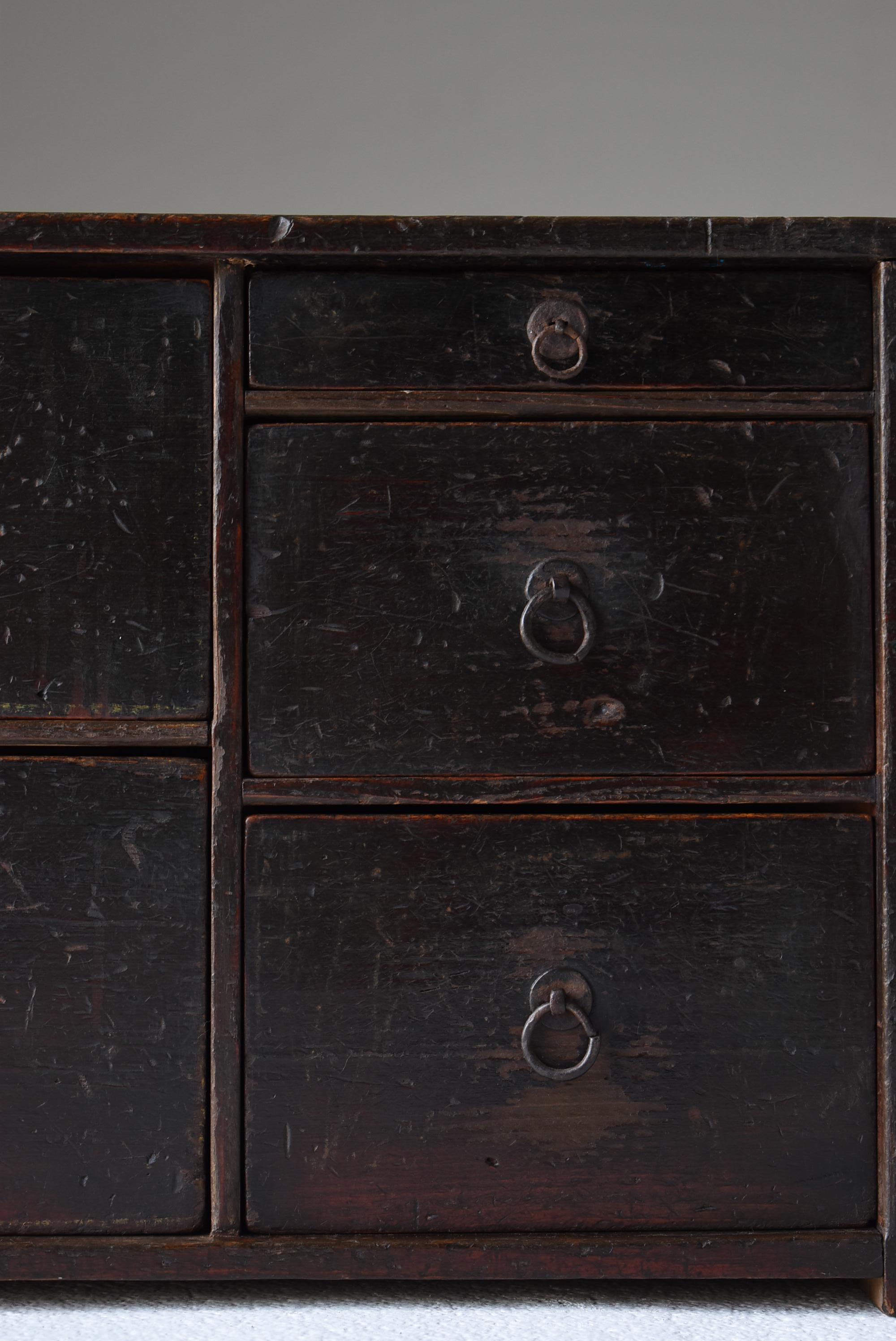 Cajonera japonesa antigua 1860-1920 / Tansu Mesilla de noche Wabisabi en Bueno estado para la venta en Chōsei District Nagara, JP
