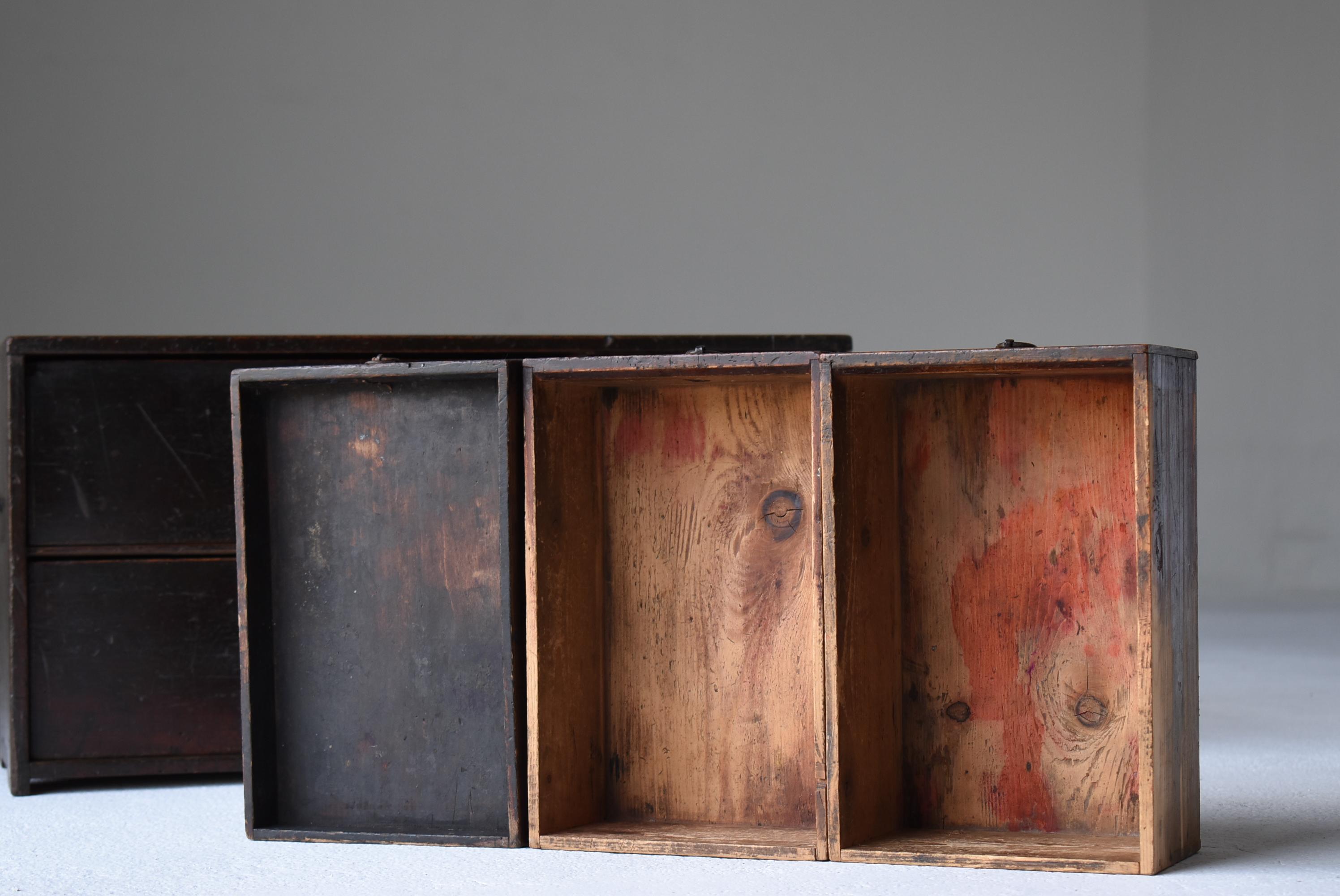 Cajonera japonesa antigua 1860-1920 / Tansu Mesilla de noche Wabisabi siglo XX en venta