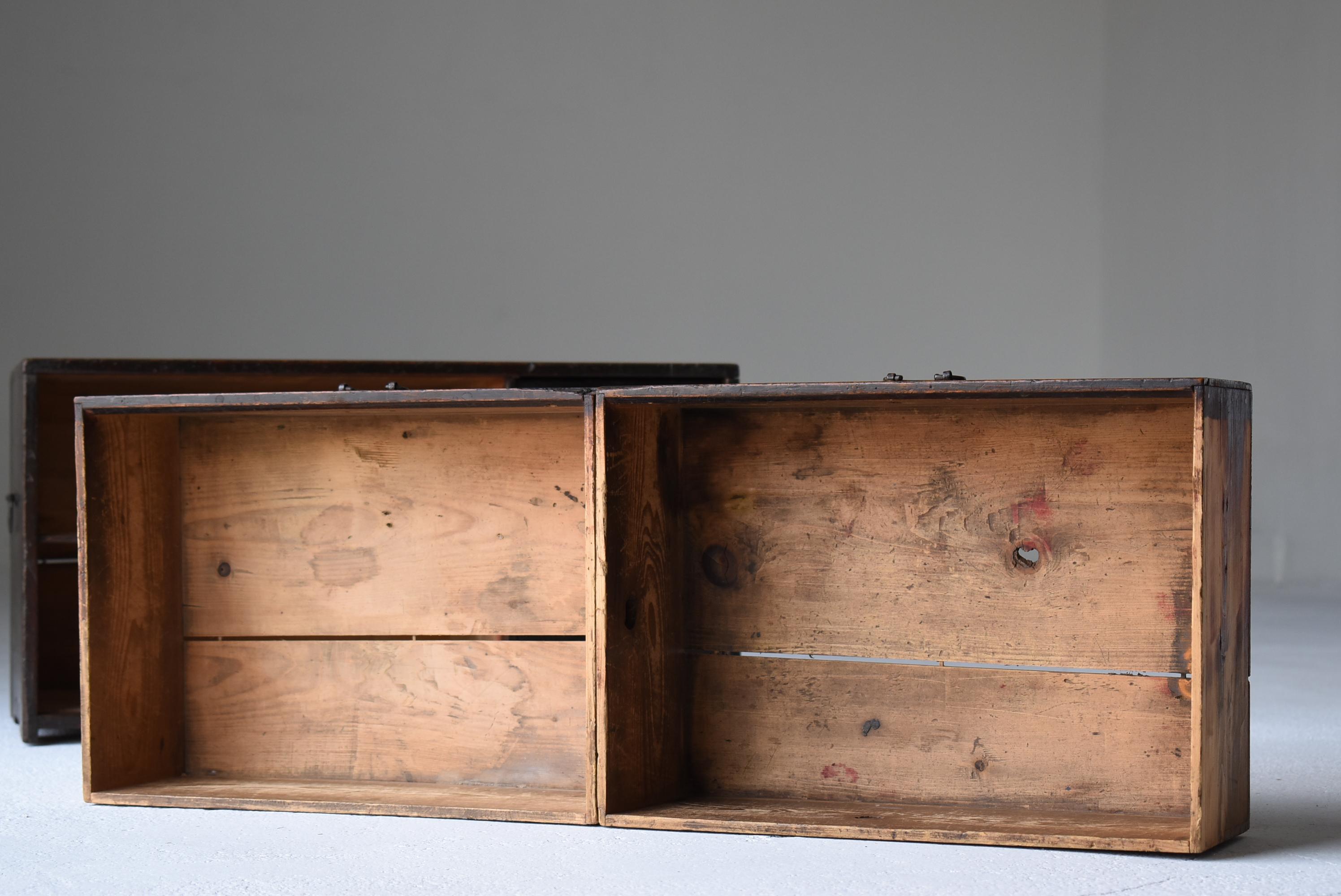 Cajonera japonesa antigua 1860-1920 / Tansu Mesilla de noche Wabisabi Cedro en venta