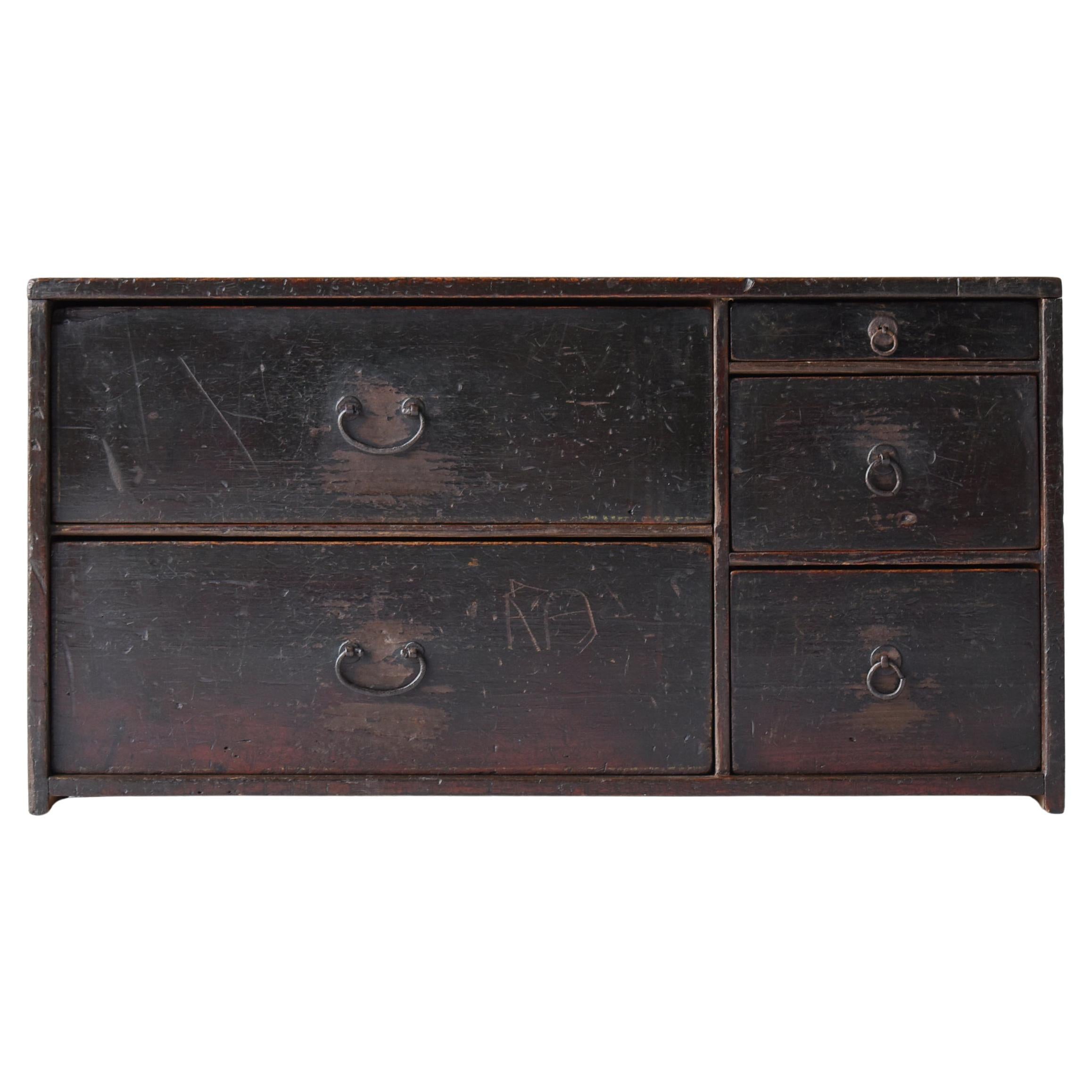 Japanische Antiquities Kleine Schublade 1860er-1920er Jahre / Tansu Nachttisch Wabisabi
