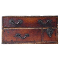 Japanische antike kleine Schubladen-Kommode 1860-1900er Jahre / Nachttisch Wabisabi