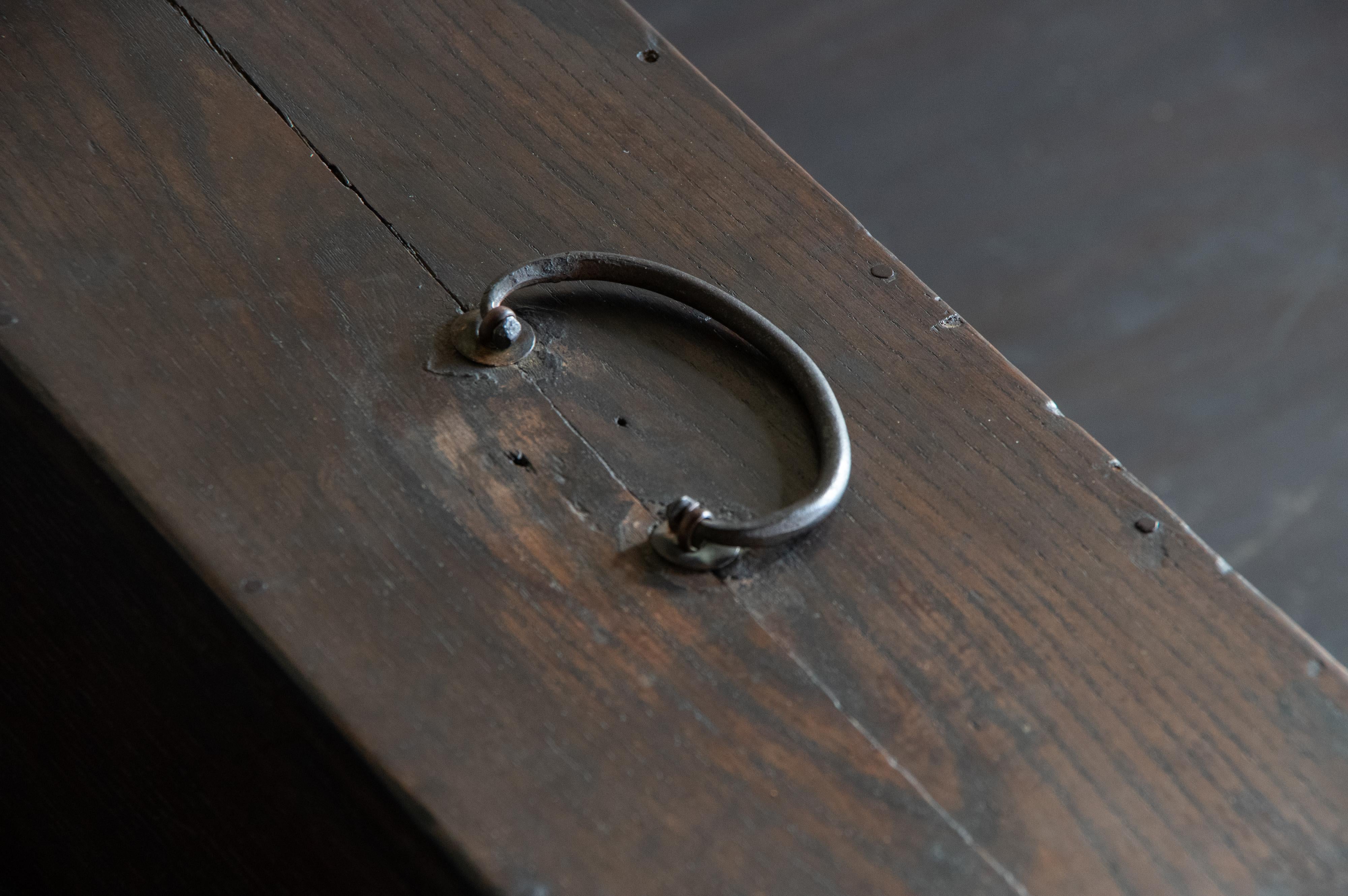 Petit coffre à tiroirs japonais ancien avec poignée supérieure, ère Meiji (1868-1912) en vente 7