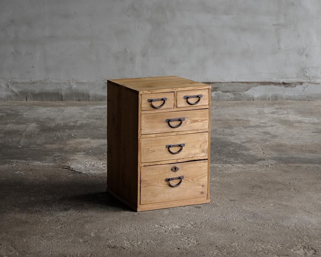 Japanese Antique Small Drawer, Taisho Era '1912-1926', Wabi Sabi In Good Condition In Hitachiomiya-shi, 08