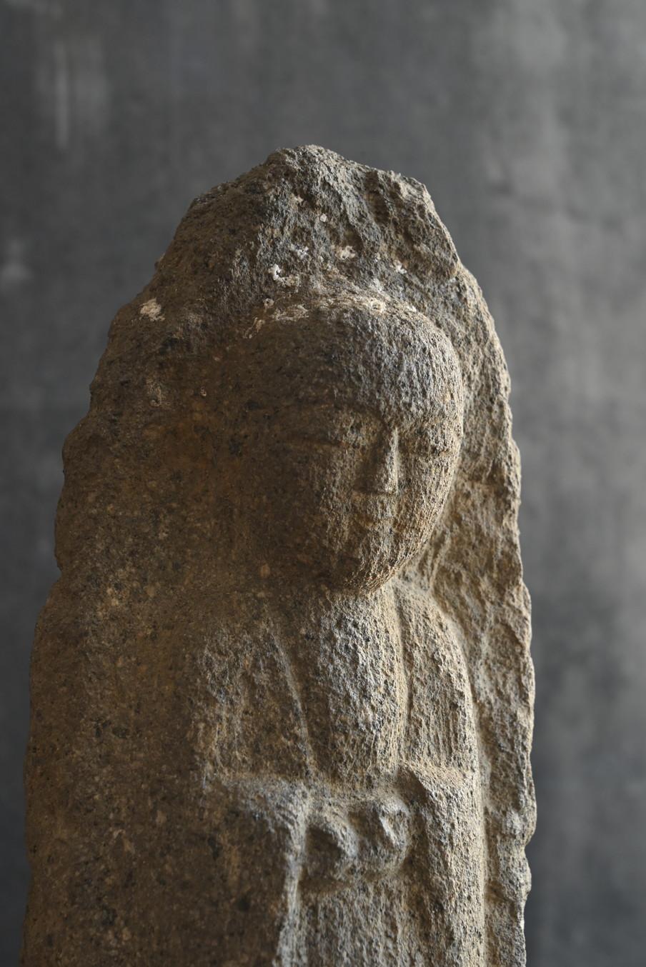Petit Bouddha japonais ancien en pierre Jizo / 1700-1850 / Période Edo / Objet de jardin en vente 1
