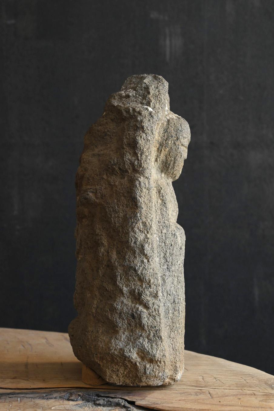 Petit Bouddha japonais ancien en pierre Jizo / 1700-1850 / Période Edo / Objet de jardin en vente 2