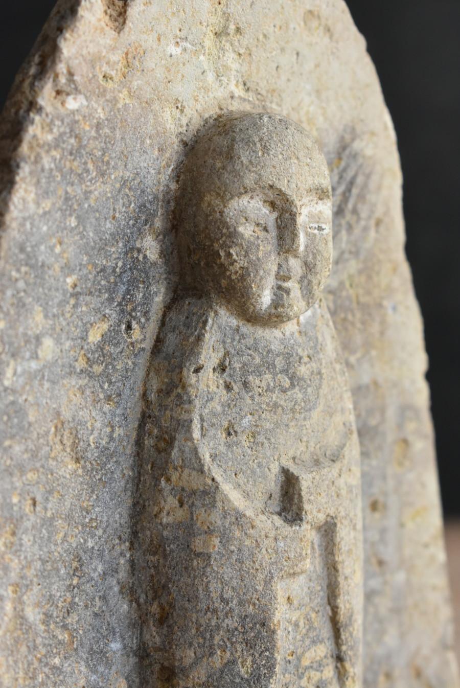 Japanischer antiker kleiner Jizo-Stein-Buddha aus Japan/18.-19. Jahrhundert/Edo-Periode im Zustand „Gut“ im Angebot in Sammu-shi, Chiba