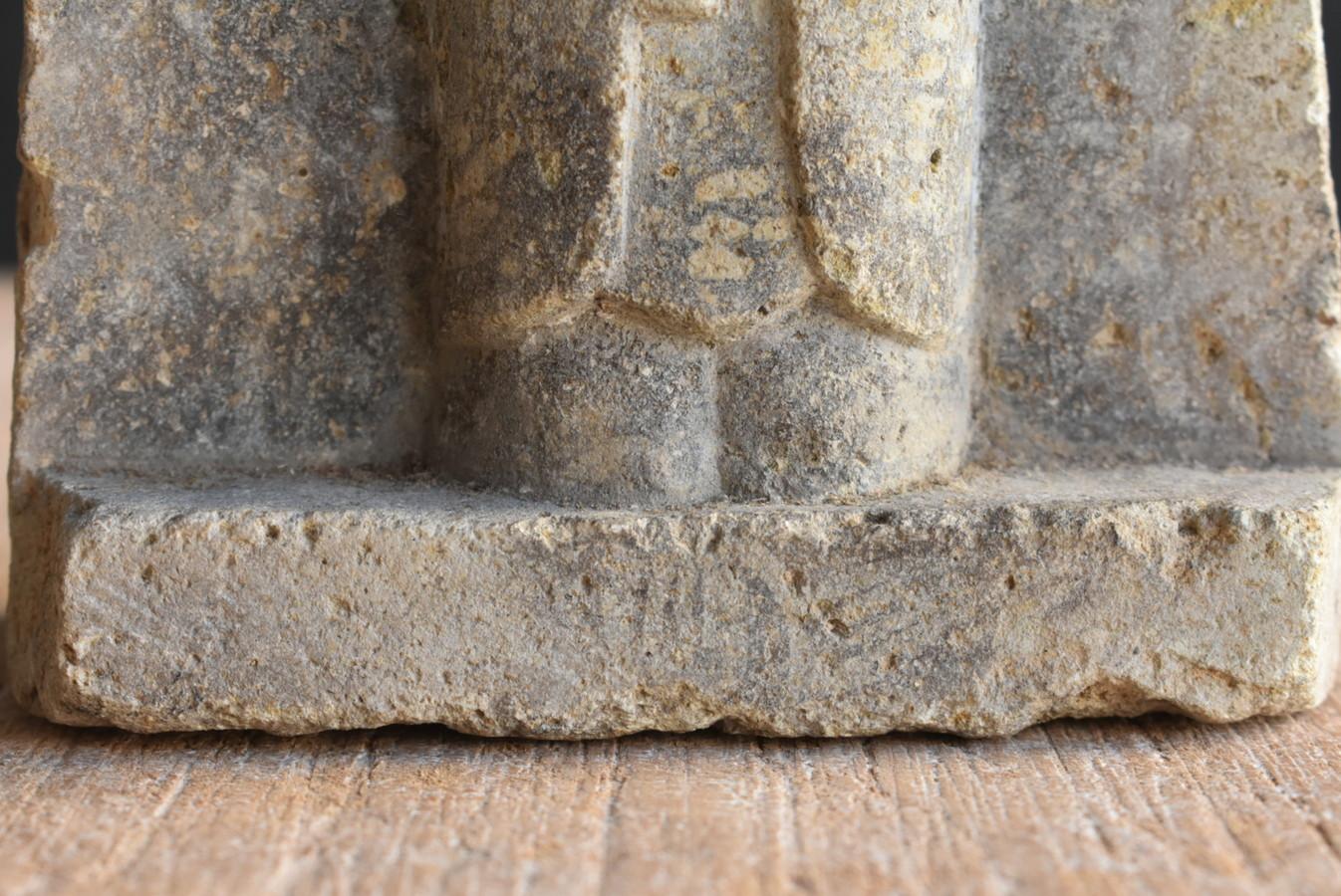 Japanischer antiker kleiner Jizo-Stein-Buddha aus Japan/18.-19. Jahrhundert/Edo-Periode im Angebot 3
