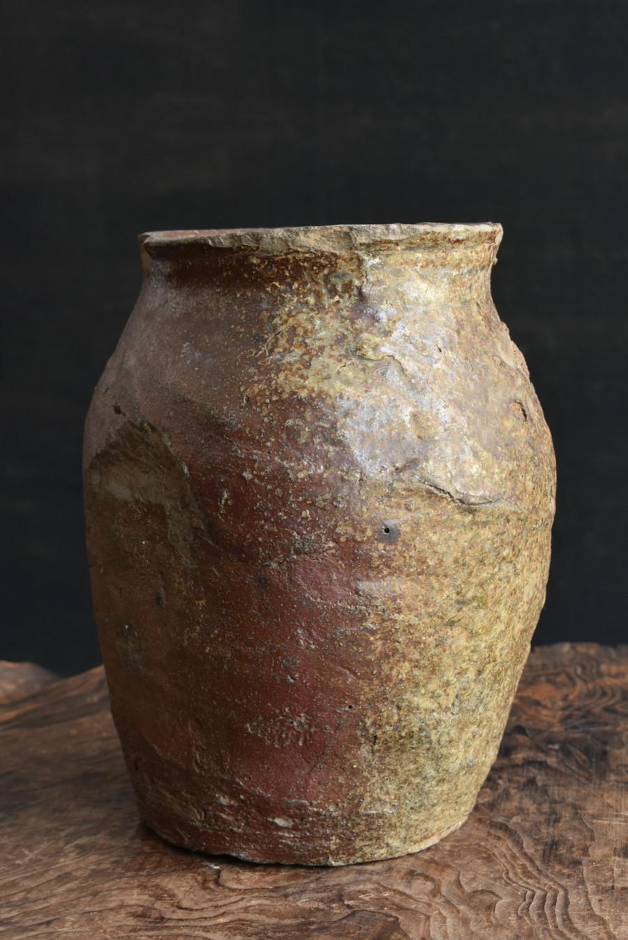 Japanese Antique small Pottery Jar 15-16th Century/ Wabi-Sabi Jar/Tokoname In Fair Condition In Sammu-shi, Chiba