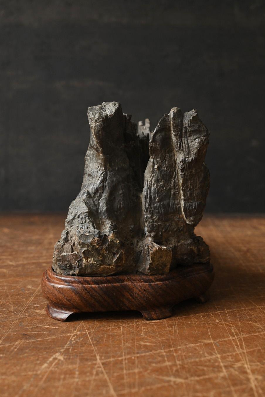 20th Century Japanese antique small scholar's stone/[Suiseki]/appreciated stone/mountain For Sale