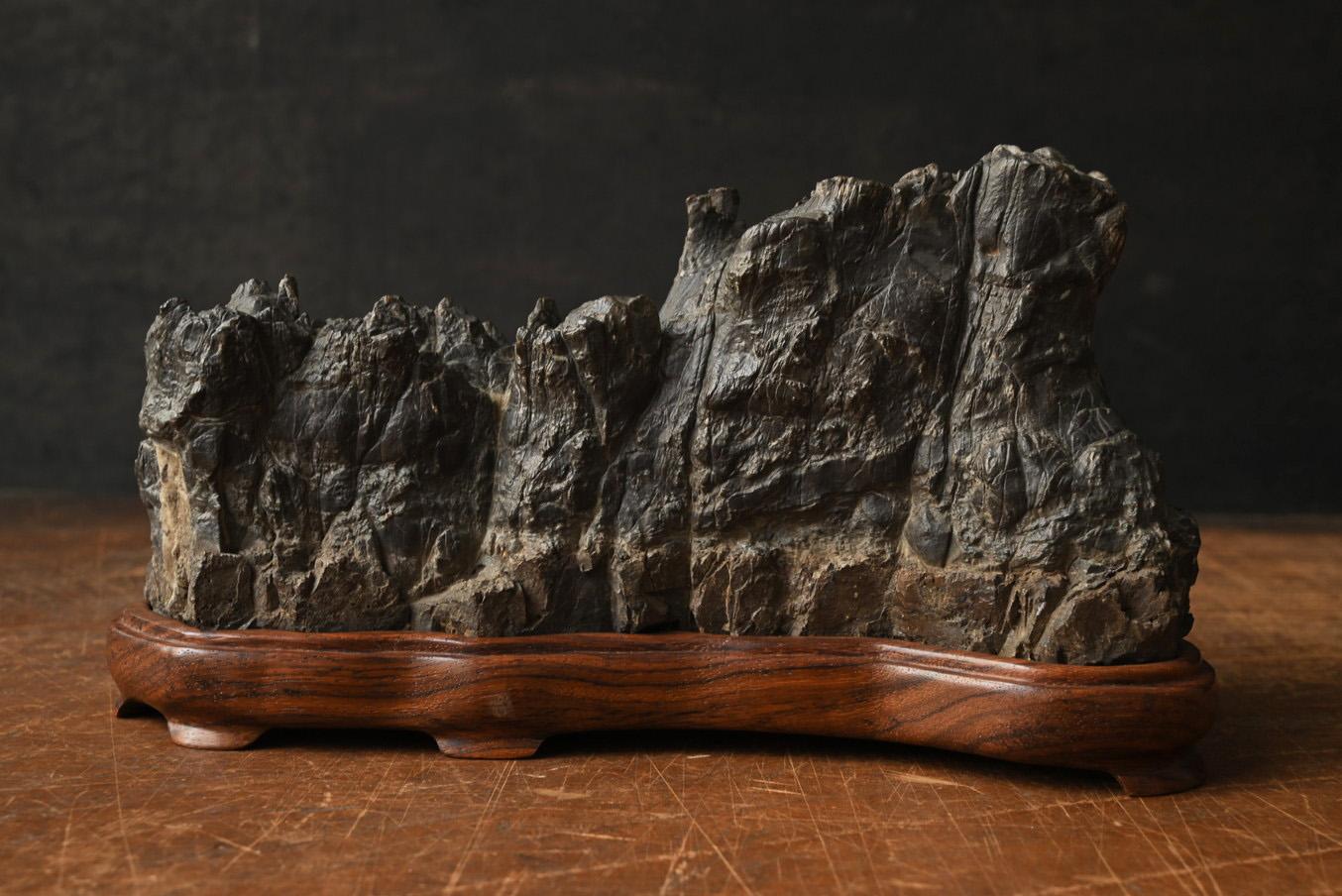 Limestone Japanese antique small scholar's stone/[Suiseki]/appreciated stone/mountain For Sale