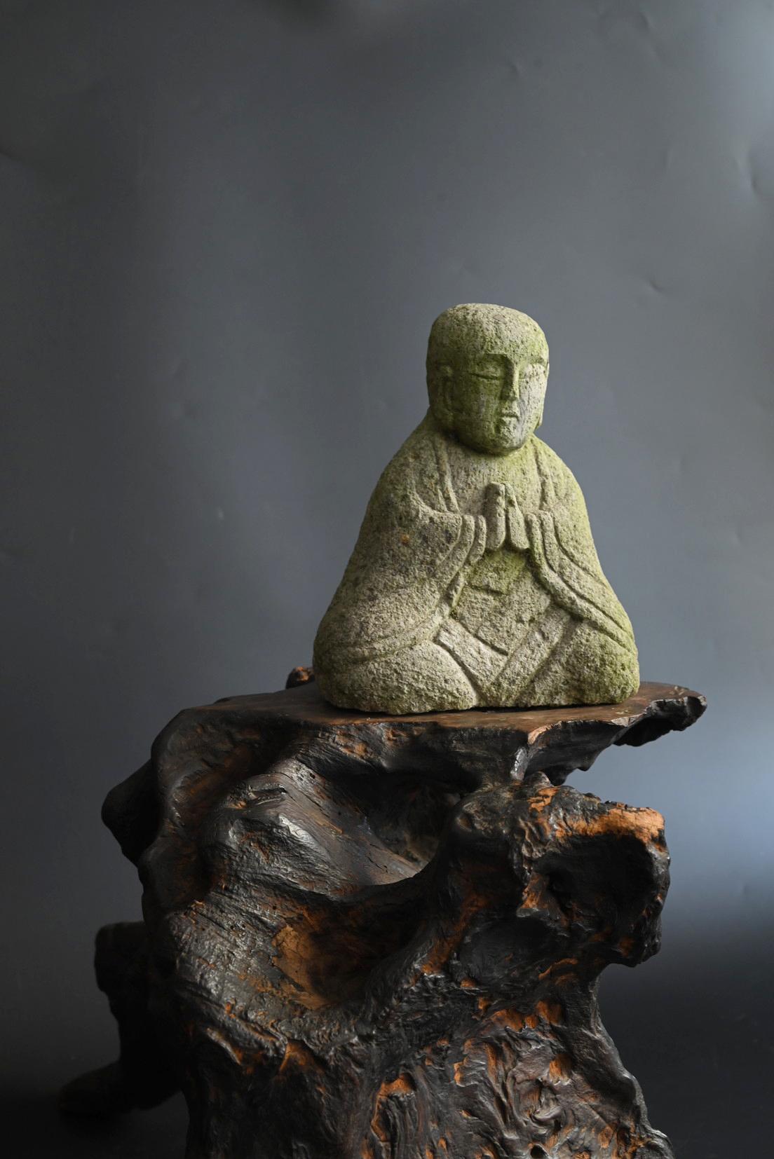 Edo Antico Buddha giapponese in pietra / 1850-1920 / Statua di Buddha in pietra in vendita